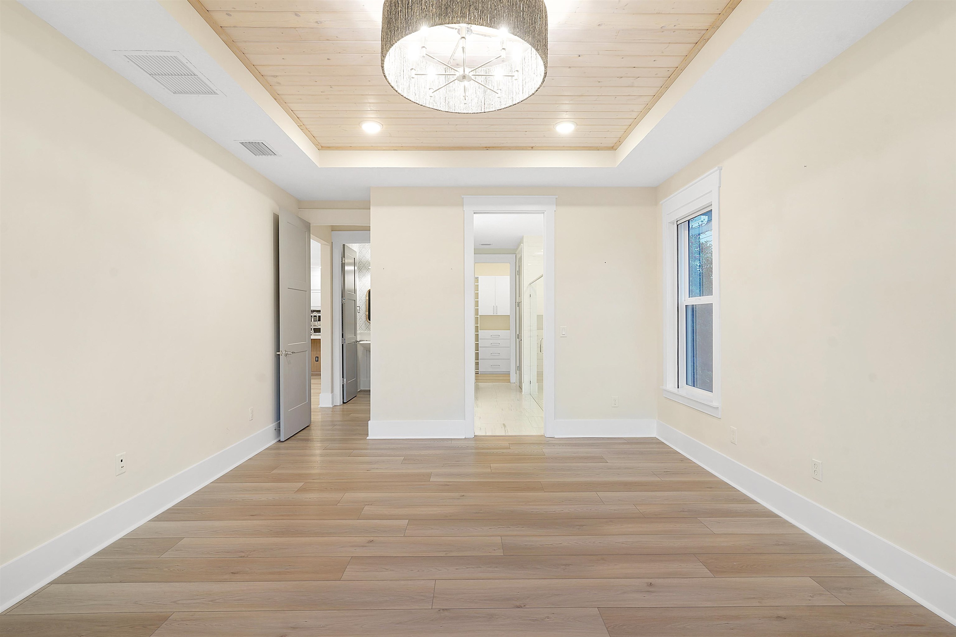 Image 19 of 57 For 46 Settlers Landing Dr