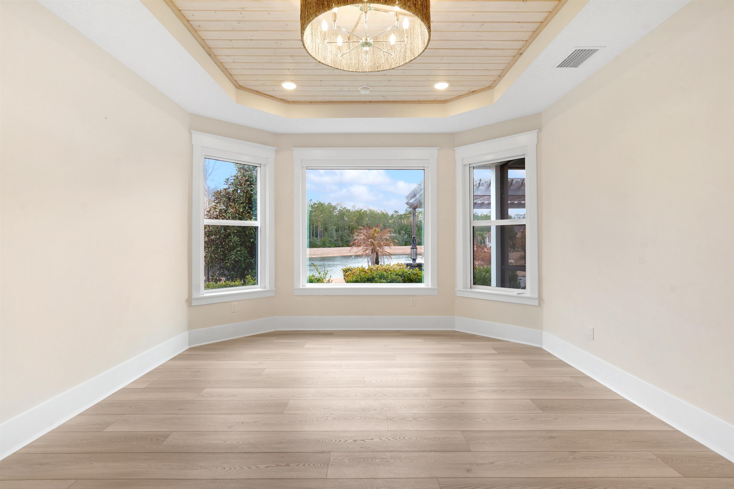 Image 4 of 57 For 46 Settlers Landing Dr