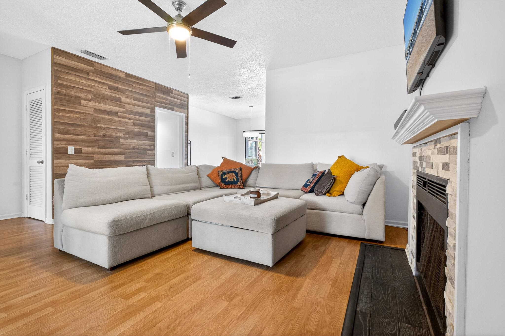 Image 16 of 46 For 2305 Wood Hill Pl  2305