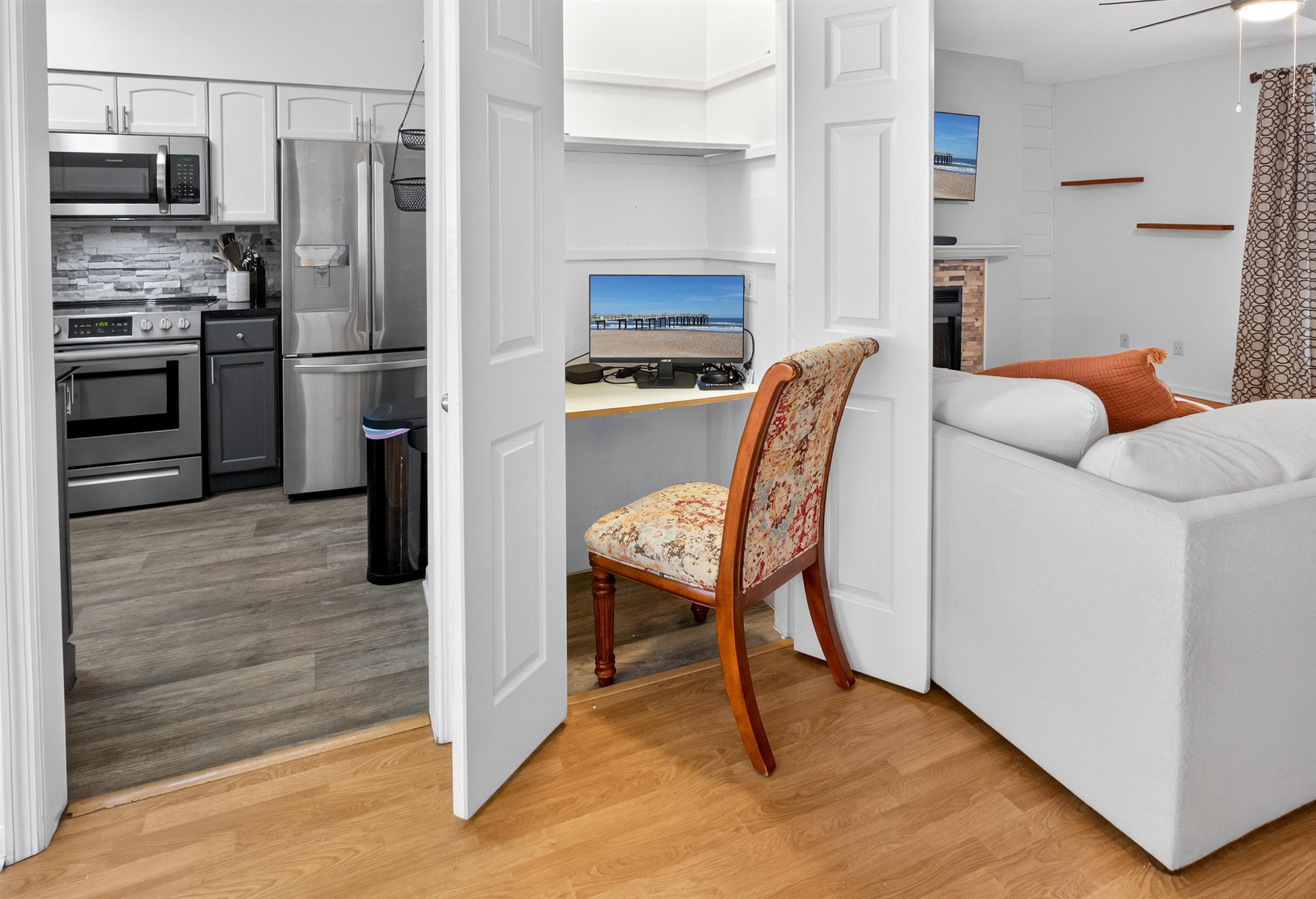 Image 17 of 46 For 2305 Wood Hill Pl  2305