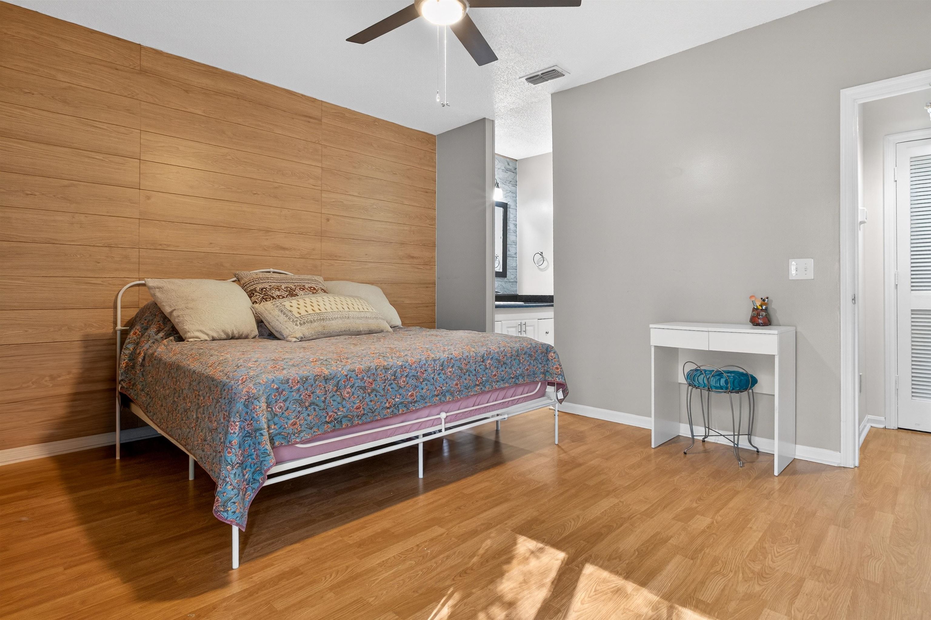 Image 18 of 46 For 2305 Wood Hill Pl  2305