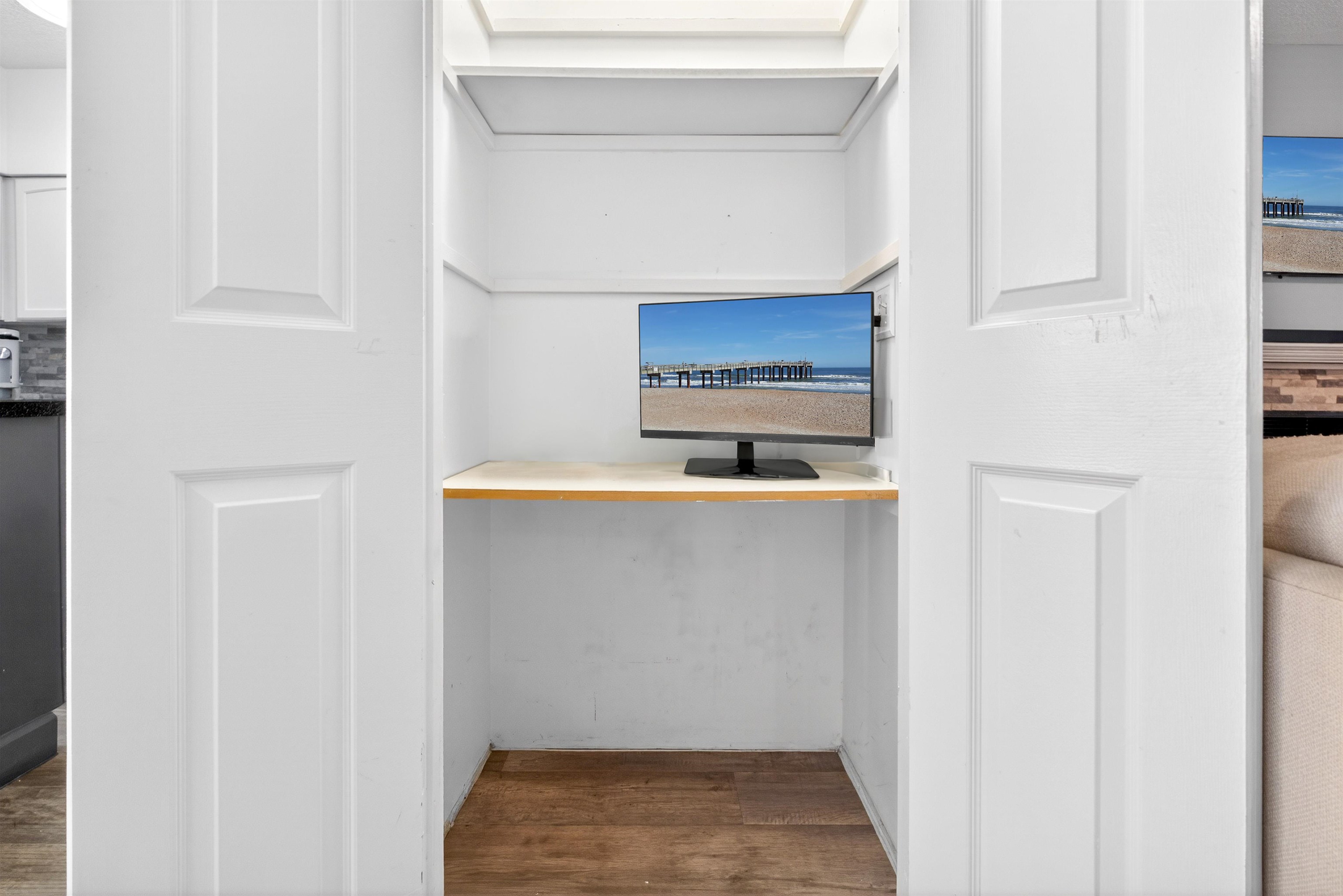 Image 7 of 46 For 2305 Wood Hill Pl  2305