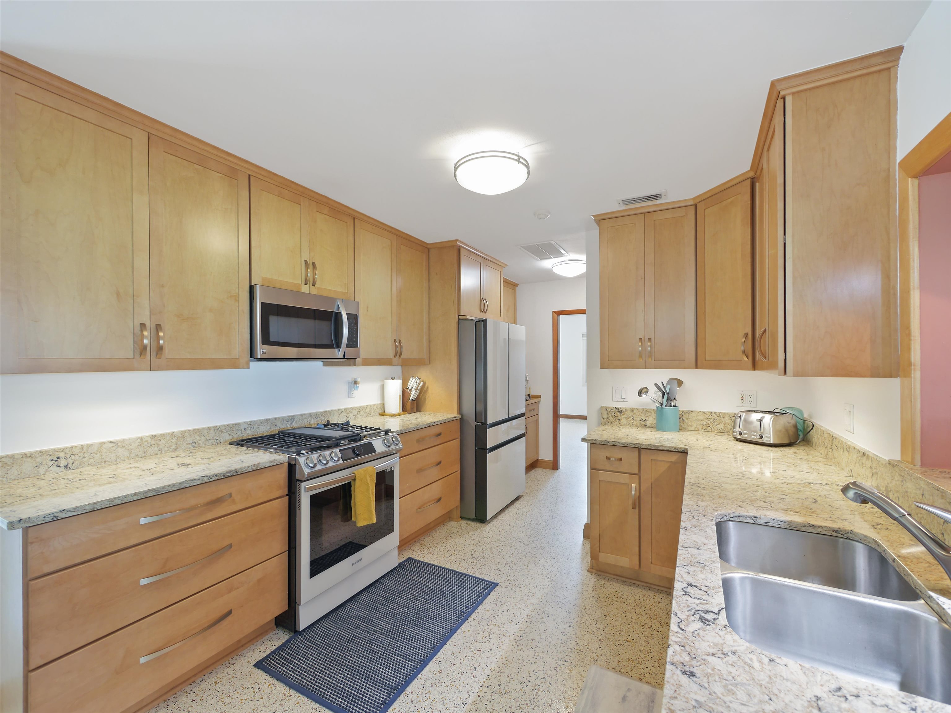 Image 16 of 62 For 205 Coquina Ave