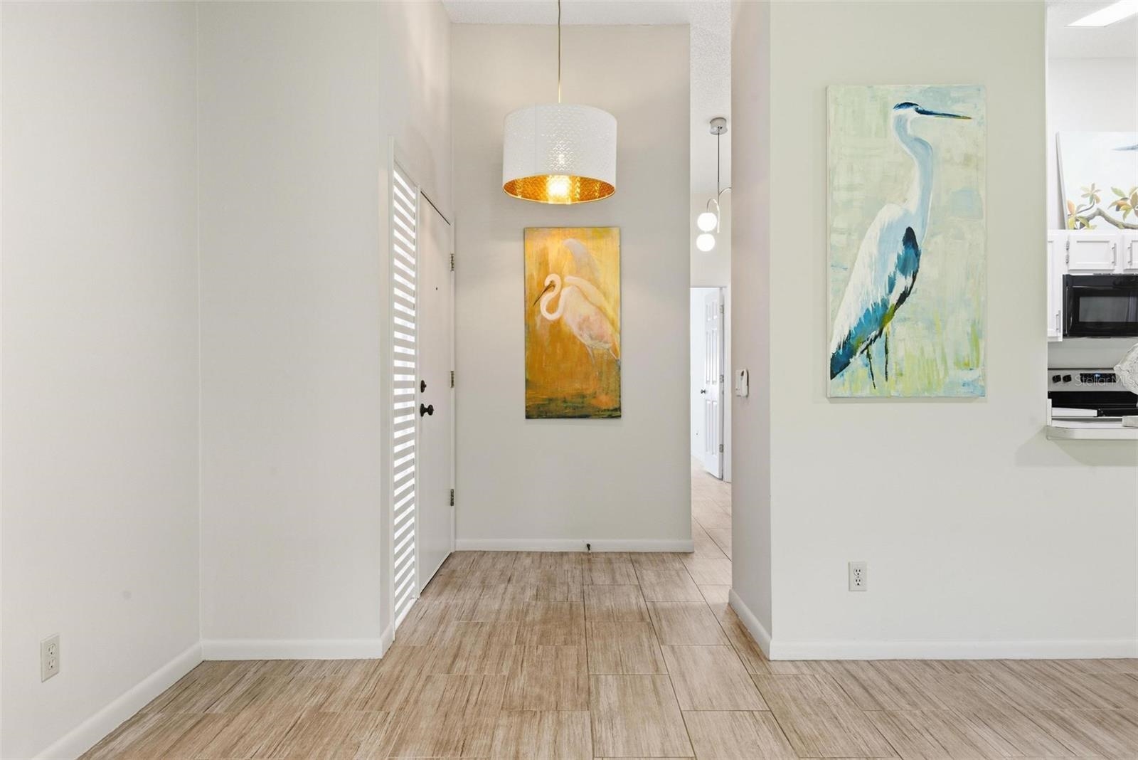 Image 10 of 40 For 32 Navarra Ct