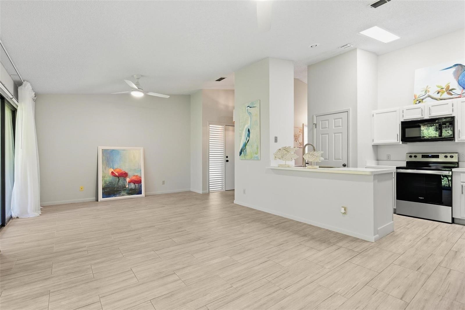 Image 9 of 40 For 32 Navarra Ct