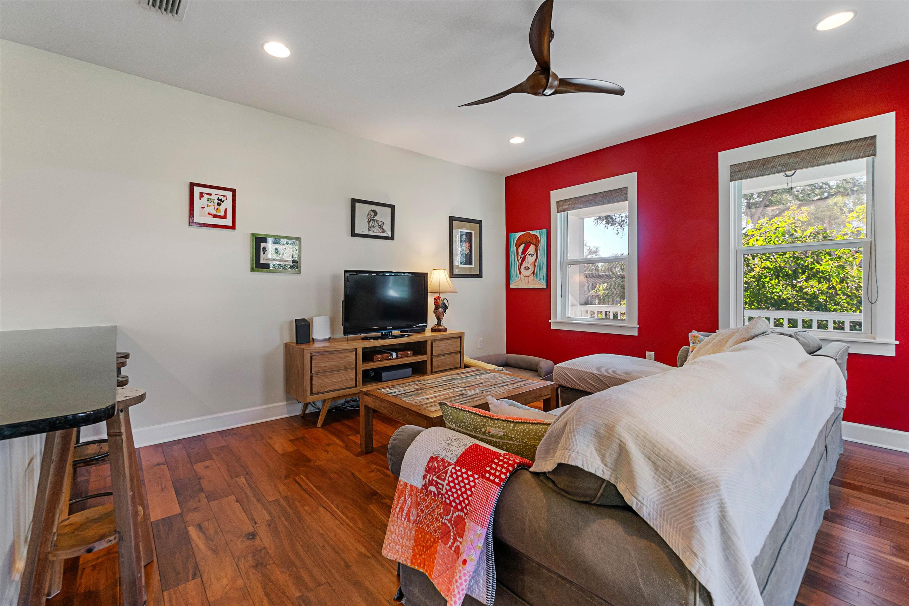 Image 11 of 42 For 161 Blanco St