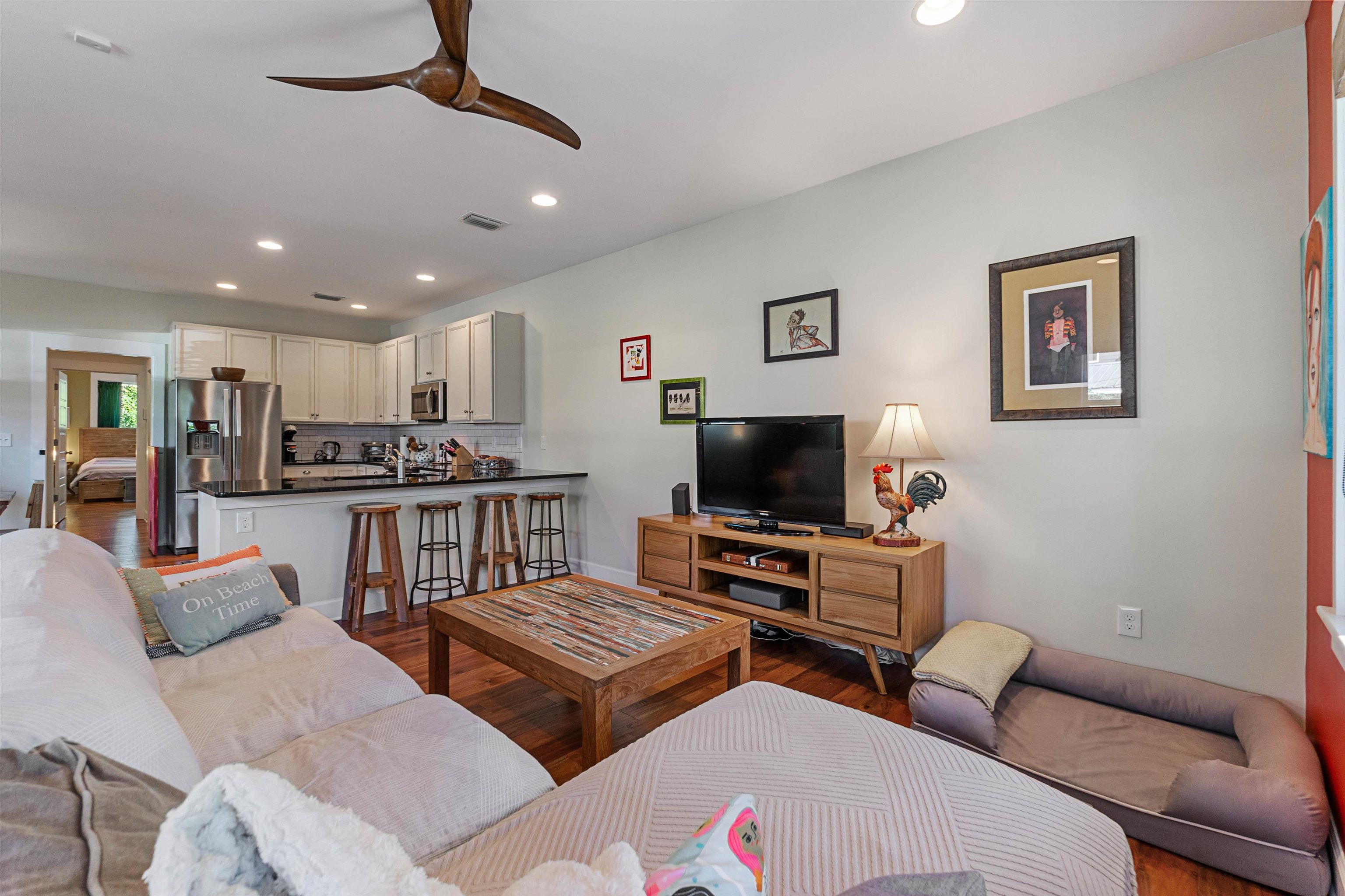 Image 12 of 42 For 161 Blanco St