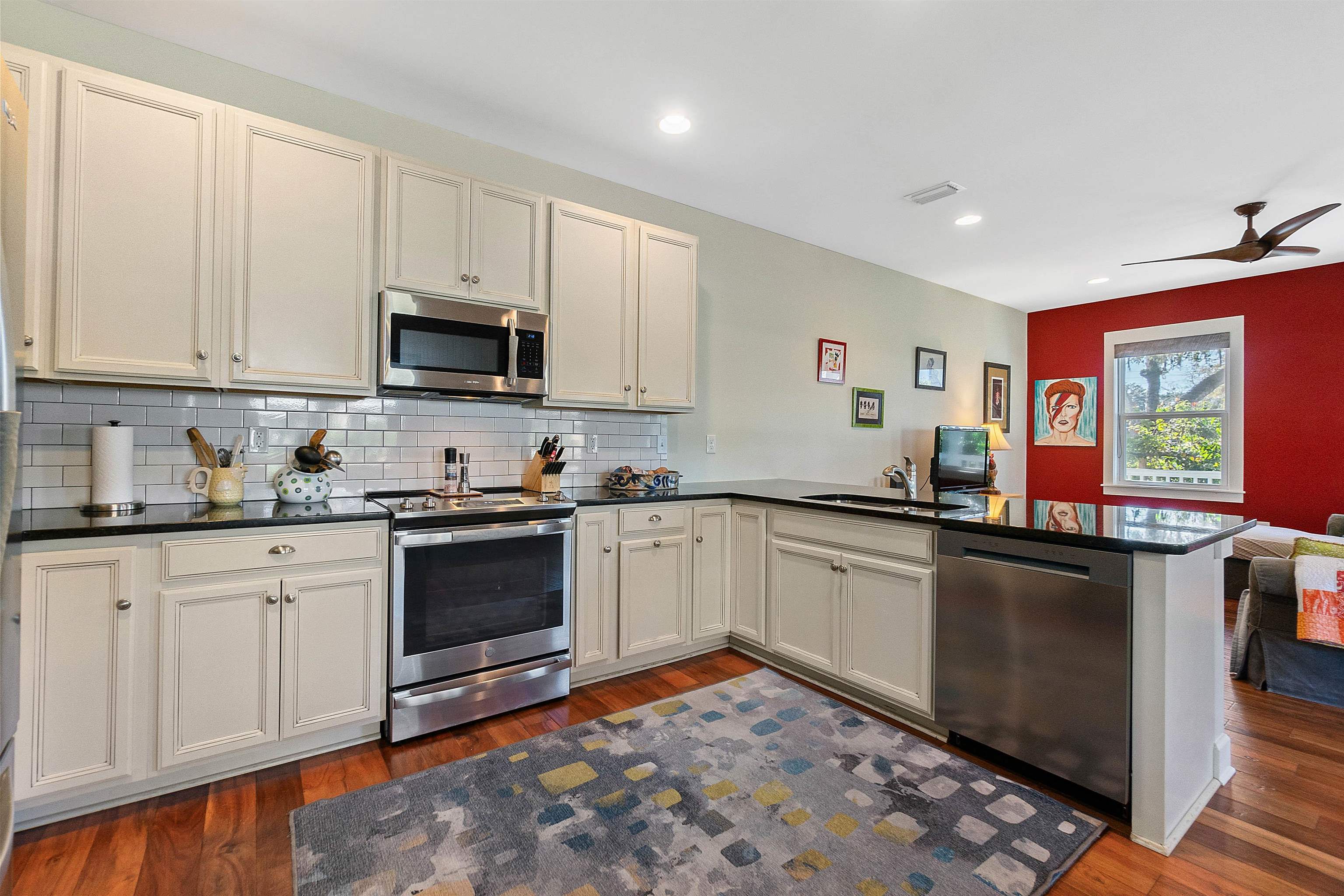 Image 15 of 42 For 161 Blanco St