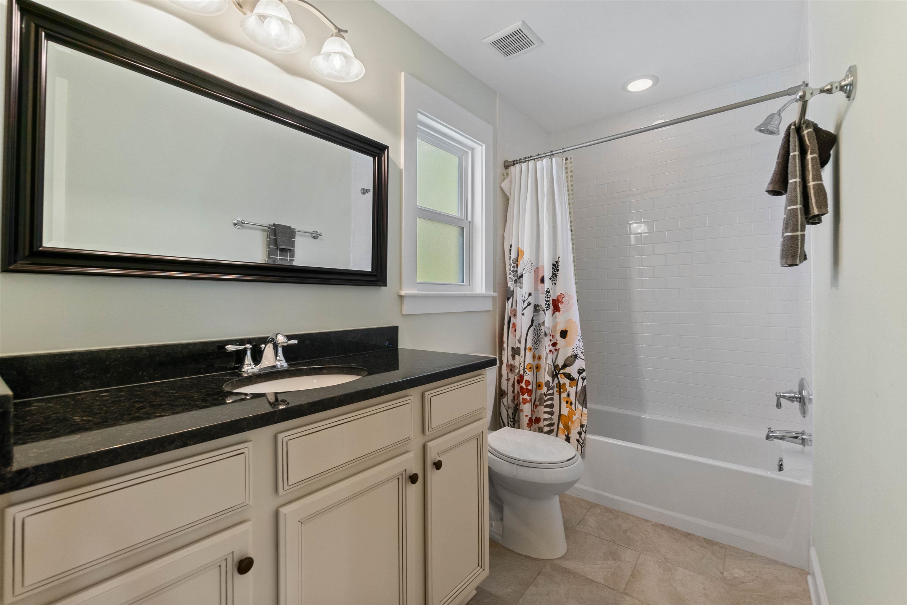 Image 29 of 42 For 161 Blanco St