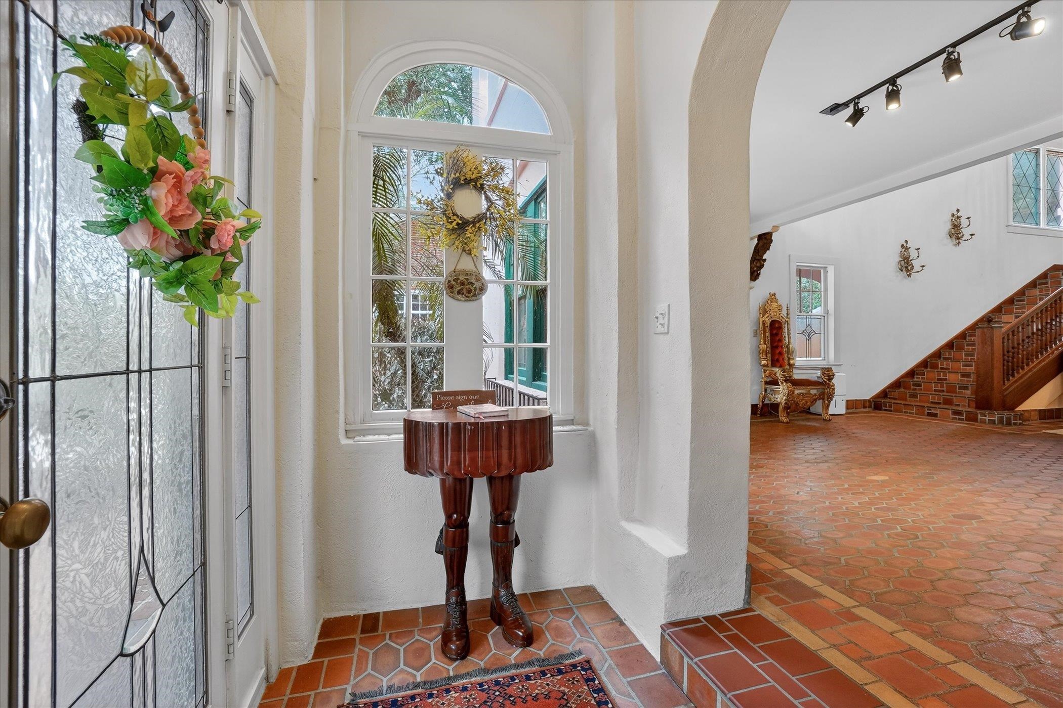 Image 13 of 86 For 16 May St  