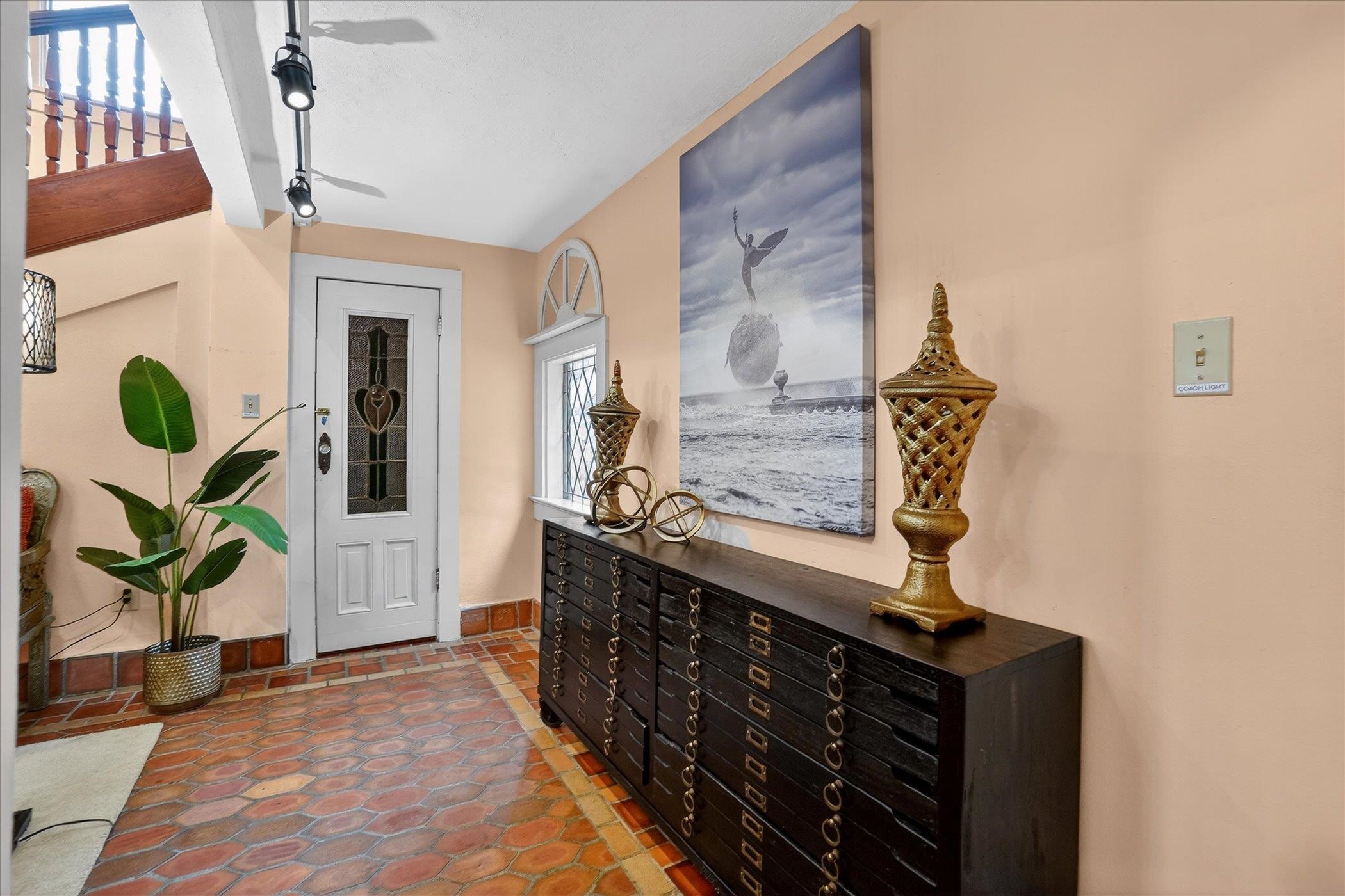 Image 21 of 86 For 16 May St  