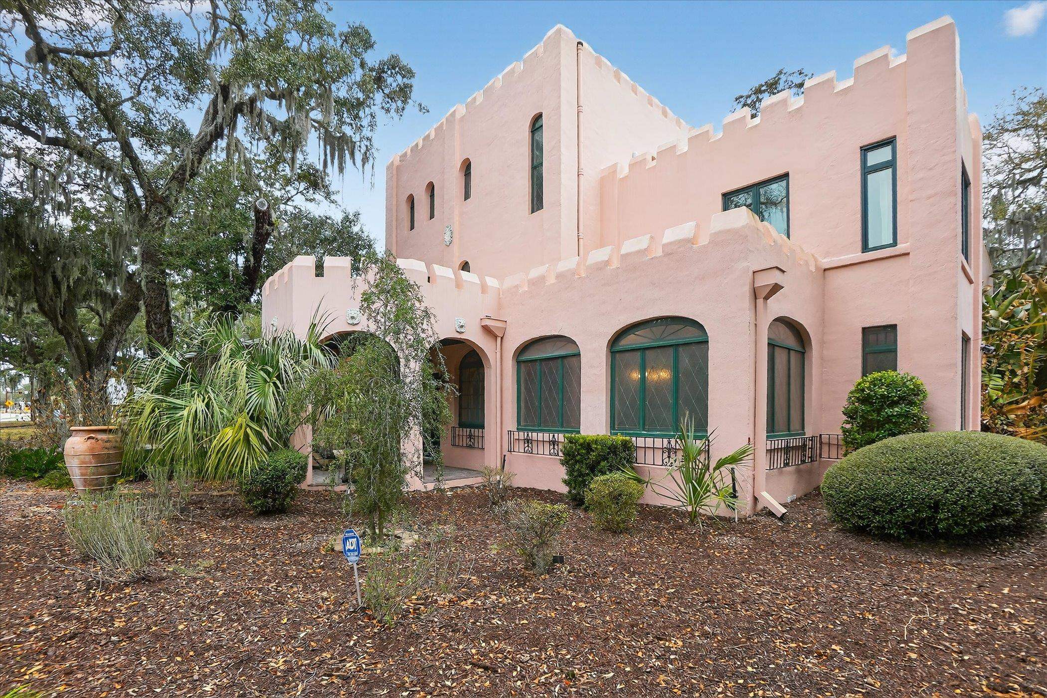 Image 3 of 86 For 16 May St  