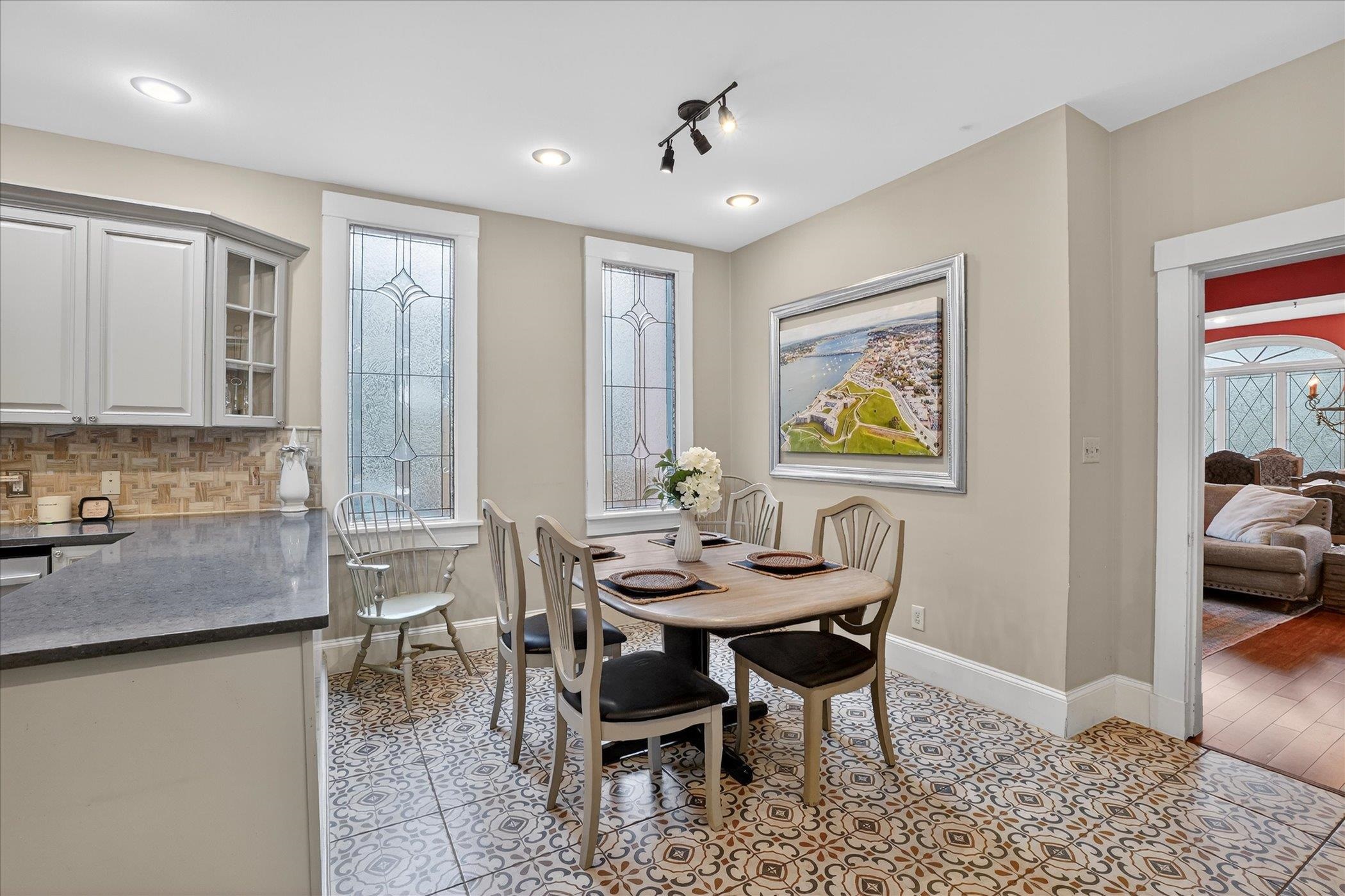 Image 33 of 86 For 16 May St  