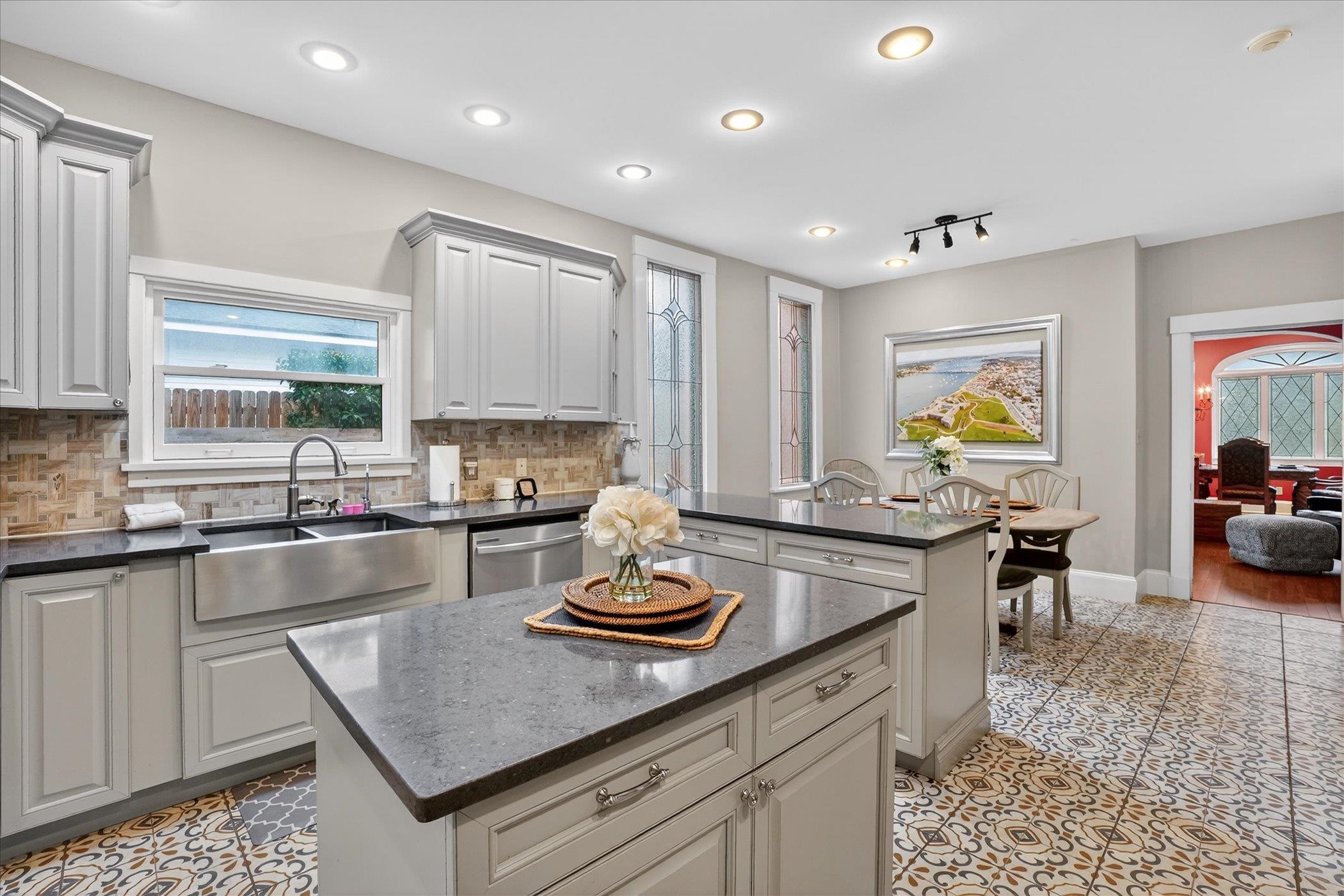 Image 34 of 86 For 16 May St  