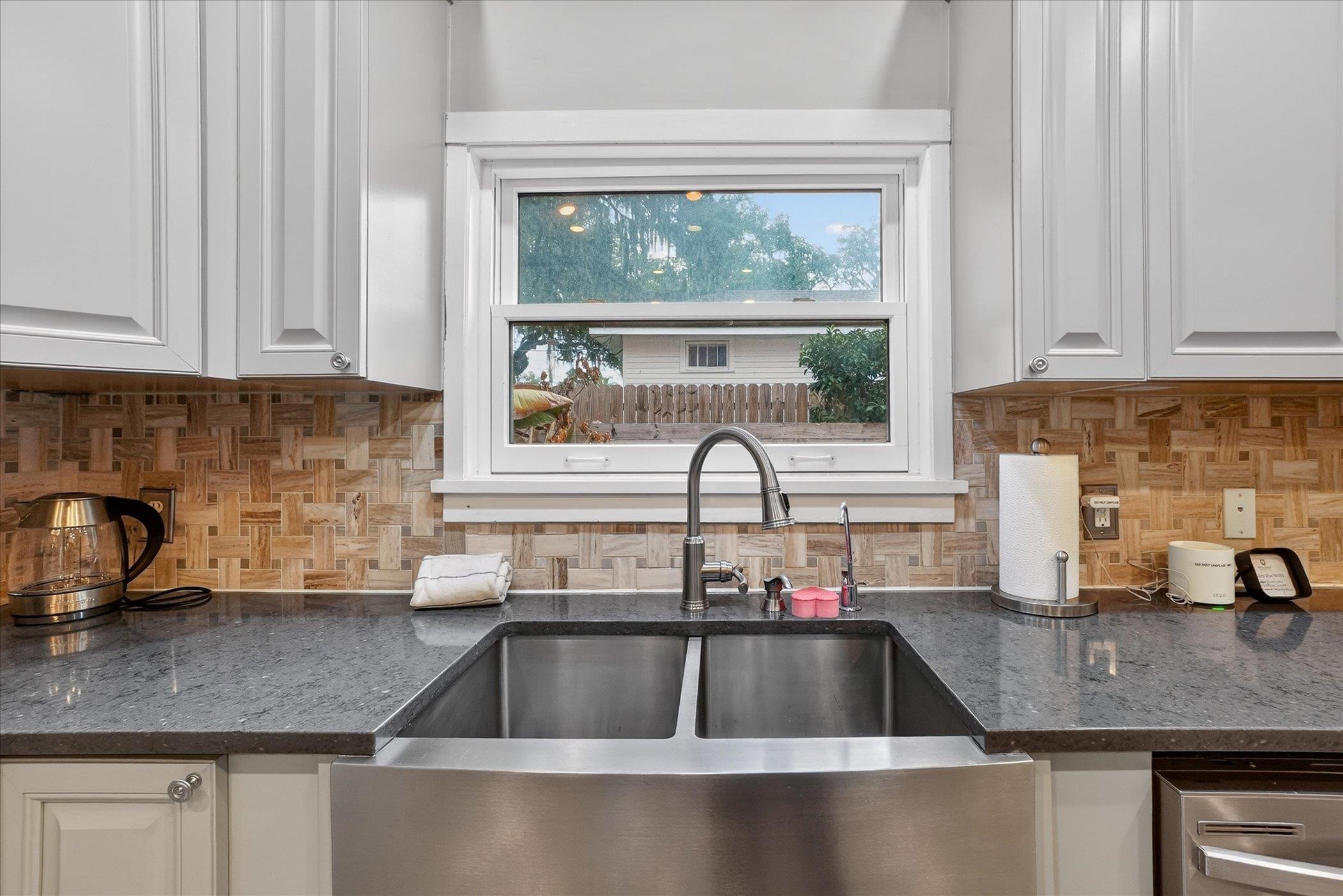 Image 36 of 86 For 16 May St  