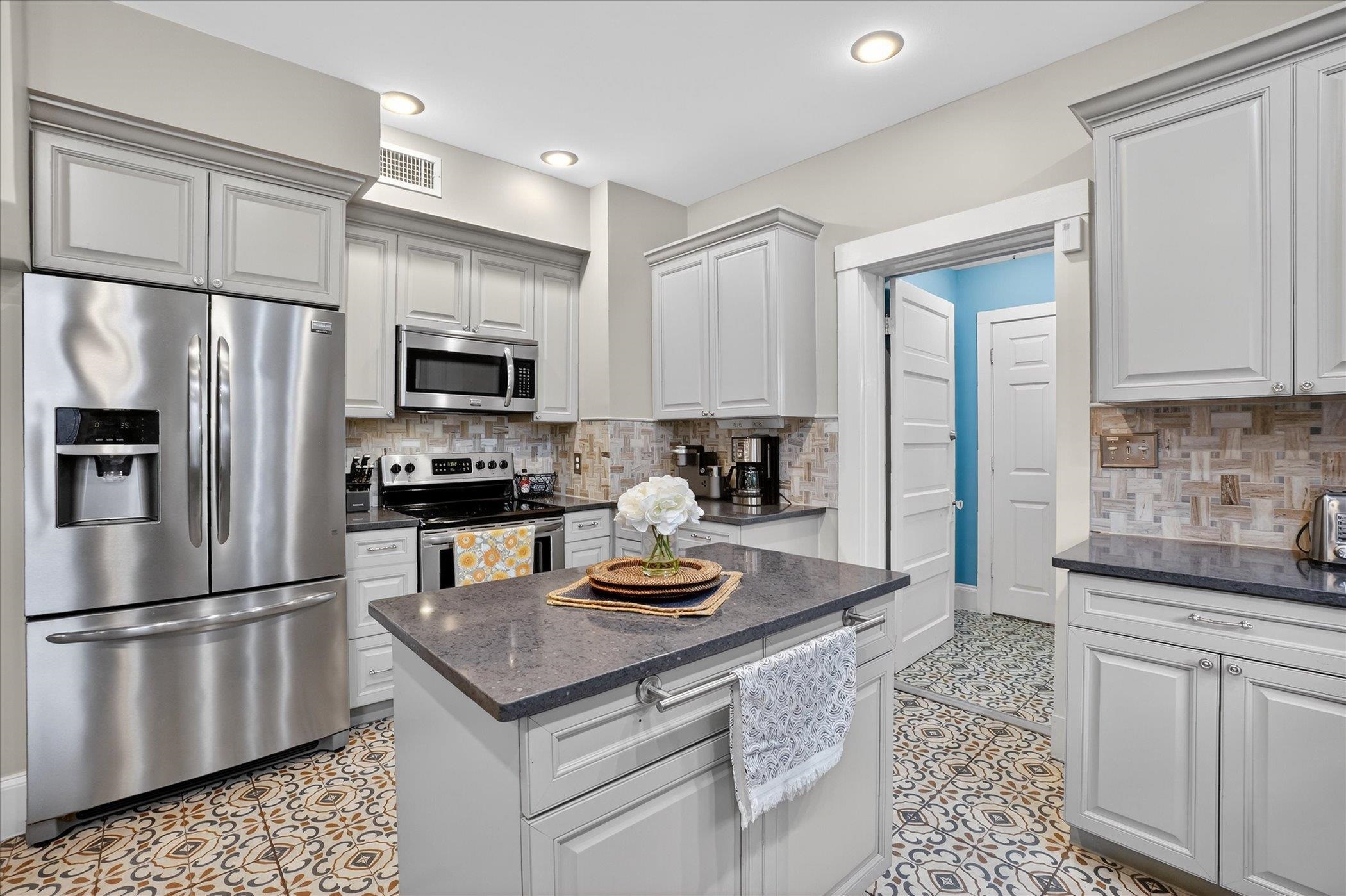 Image 37 of 86 For 16 May St  