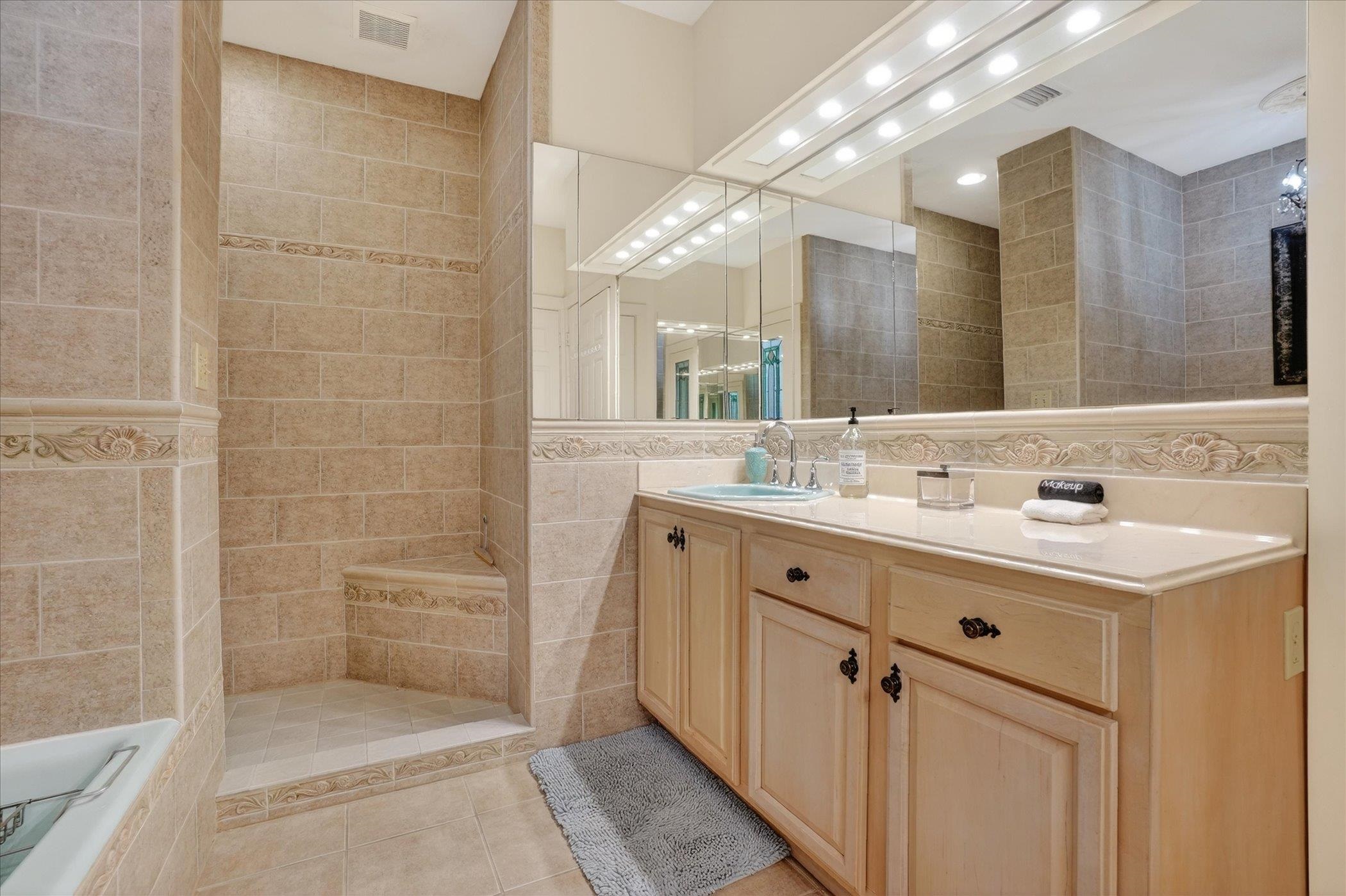 Image 56 of 86 For 16 May St  