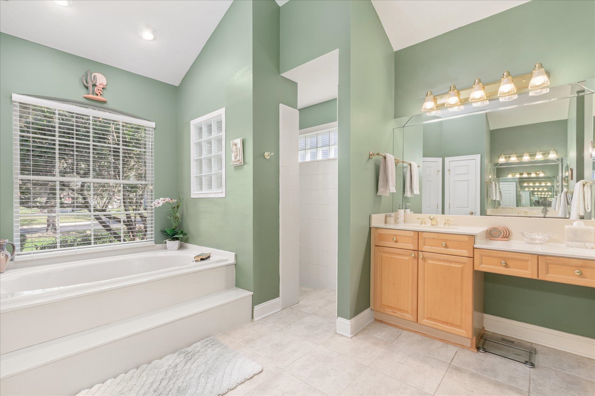 Image 24 of 31 For 700 Pinecrest Isle Ct