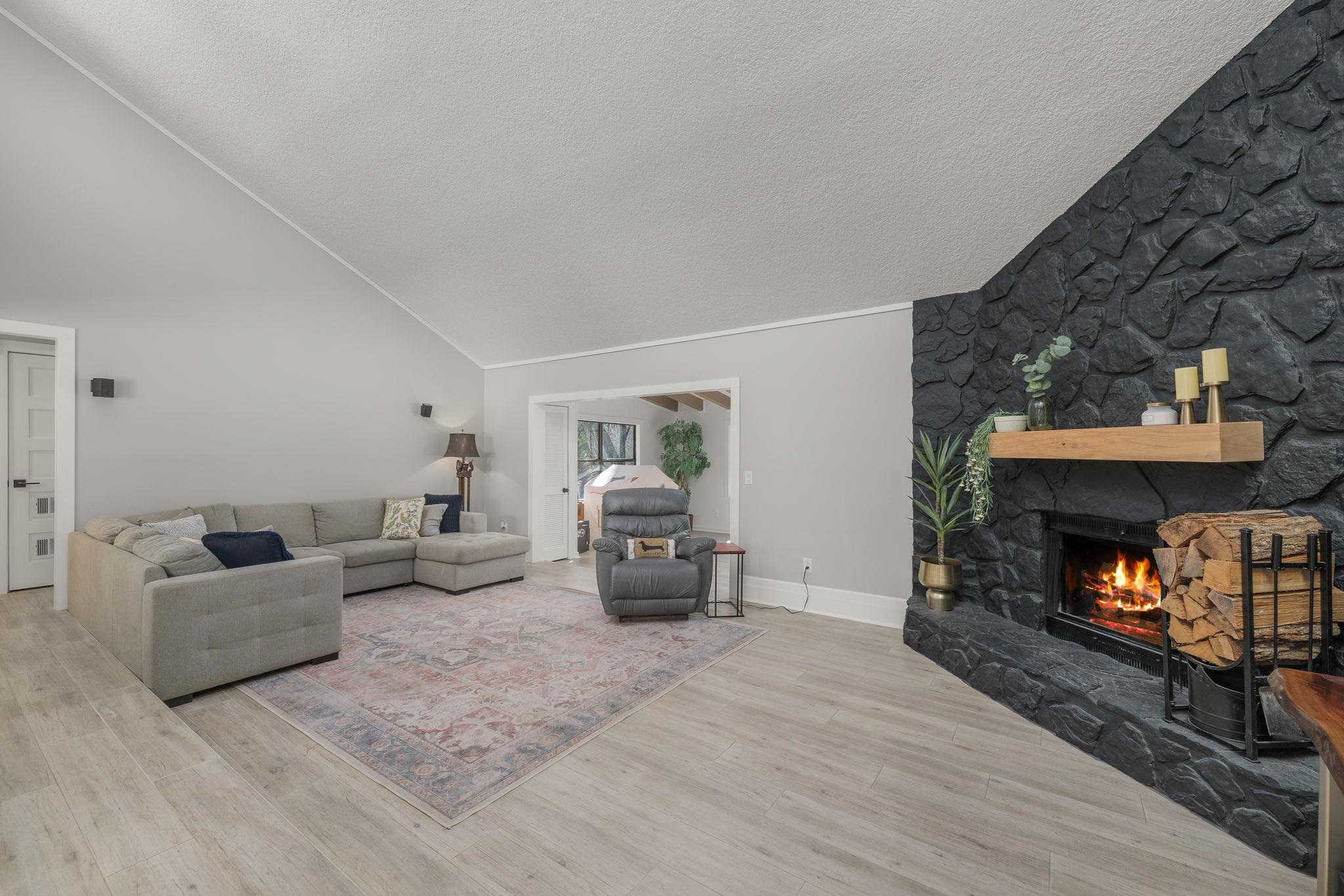 Image 21 of 47 For 4142 Burning Tree Ln