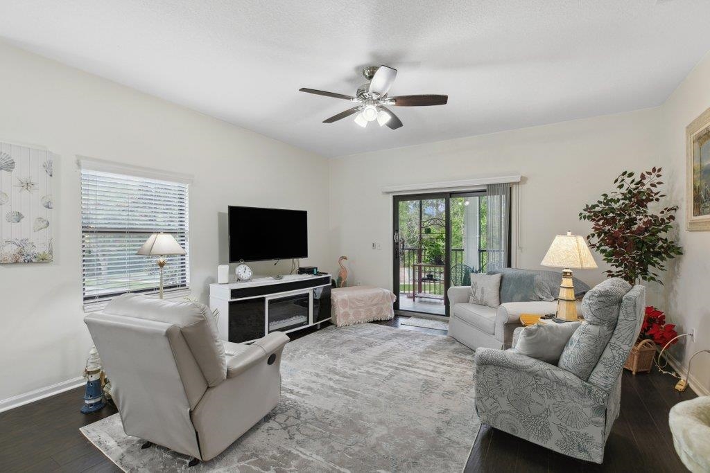 Image 12 of 42 For 104 Laurel Wood Way  202