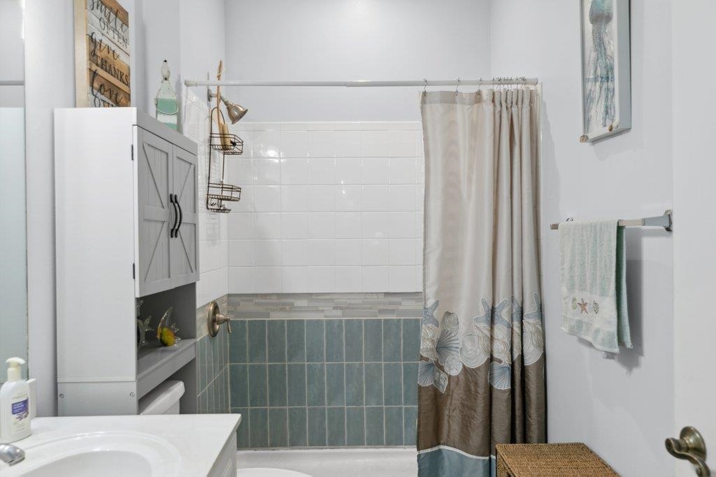 Image 40 of 42 For 104 Laurel Wood Way  202