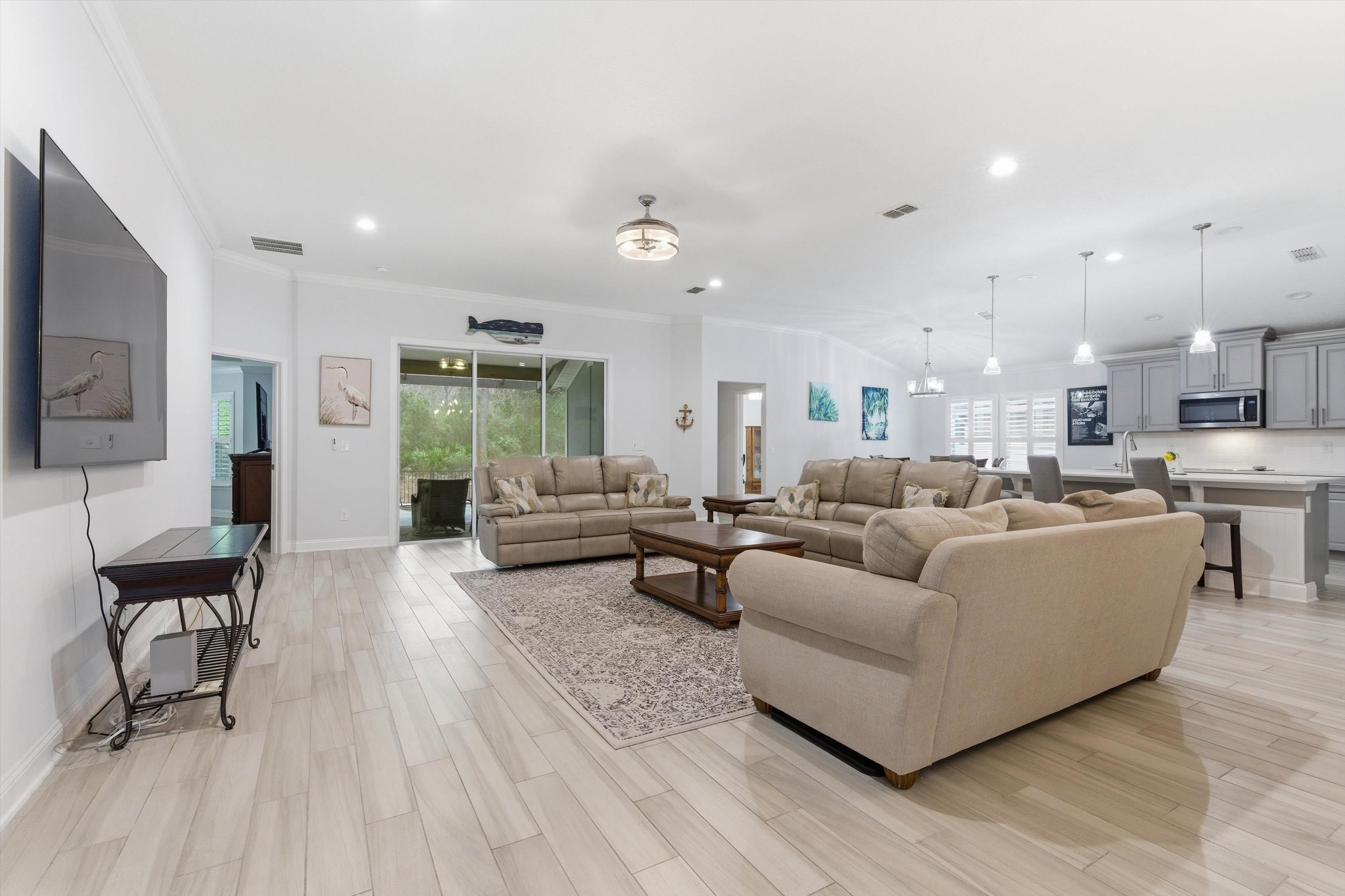 Image 4 of 32 For 271 Lost Lake Dr