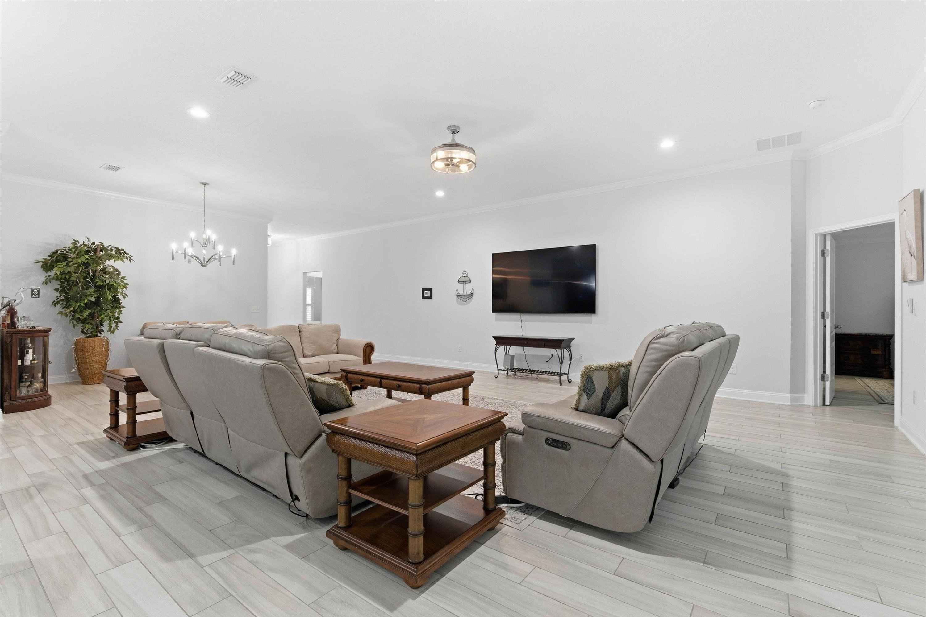 Image 6 of 32 For 271 Lost Lake Dr