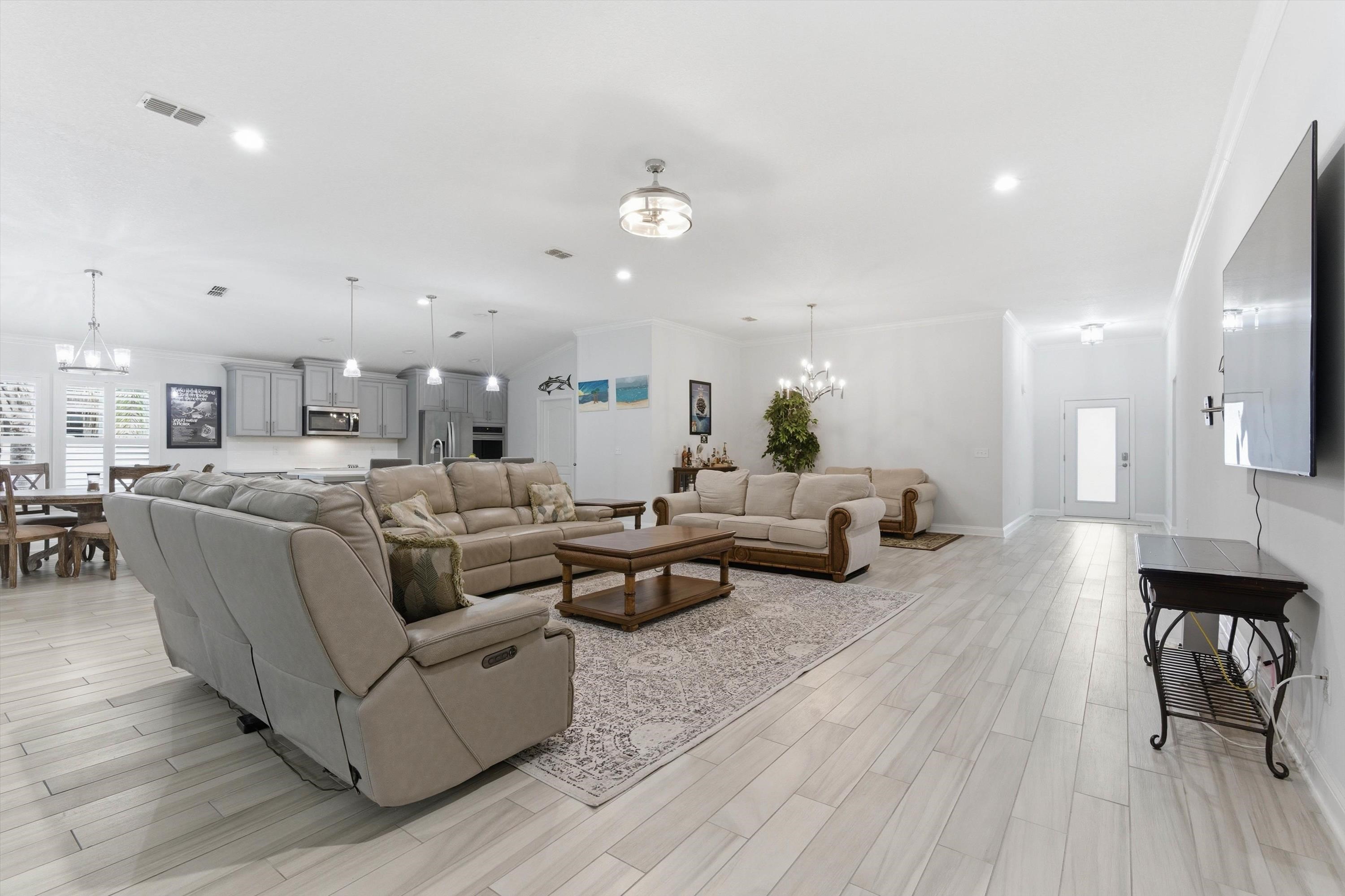 Image 7 of 32 For 271 Lost Lake Dr