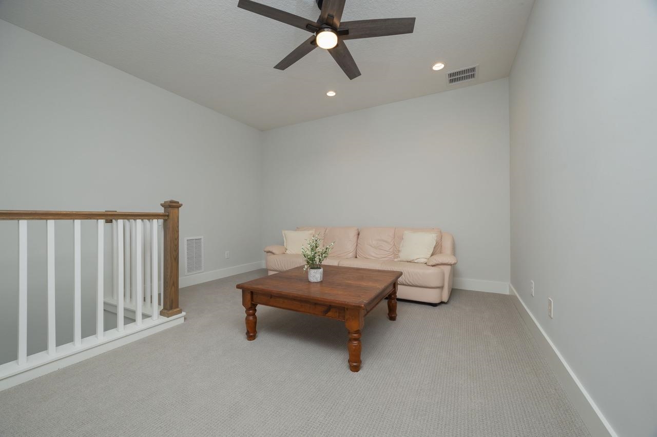 Image 31 of 53 For 34 Arrowwood Dr