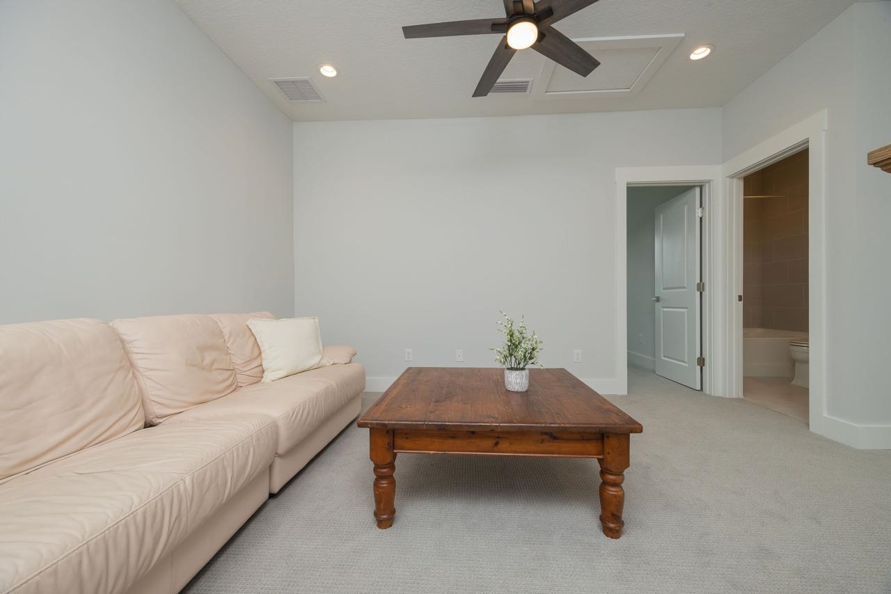 Image 32 of 53 For 34 Arrowwood Dr