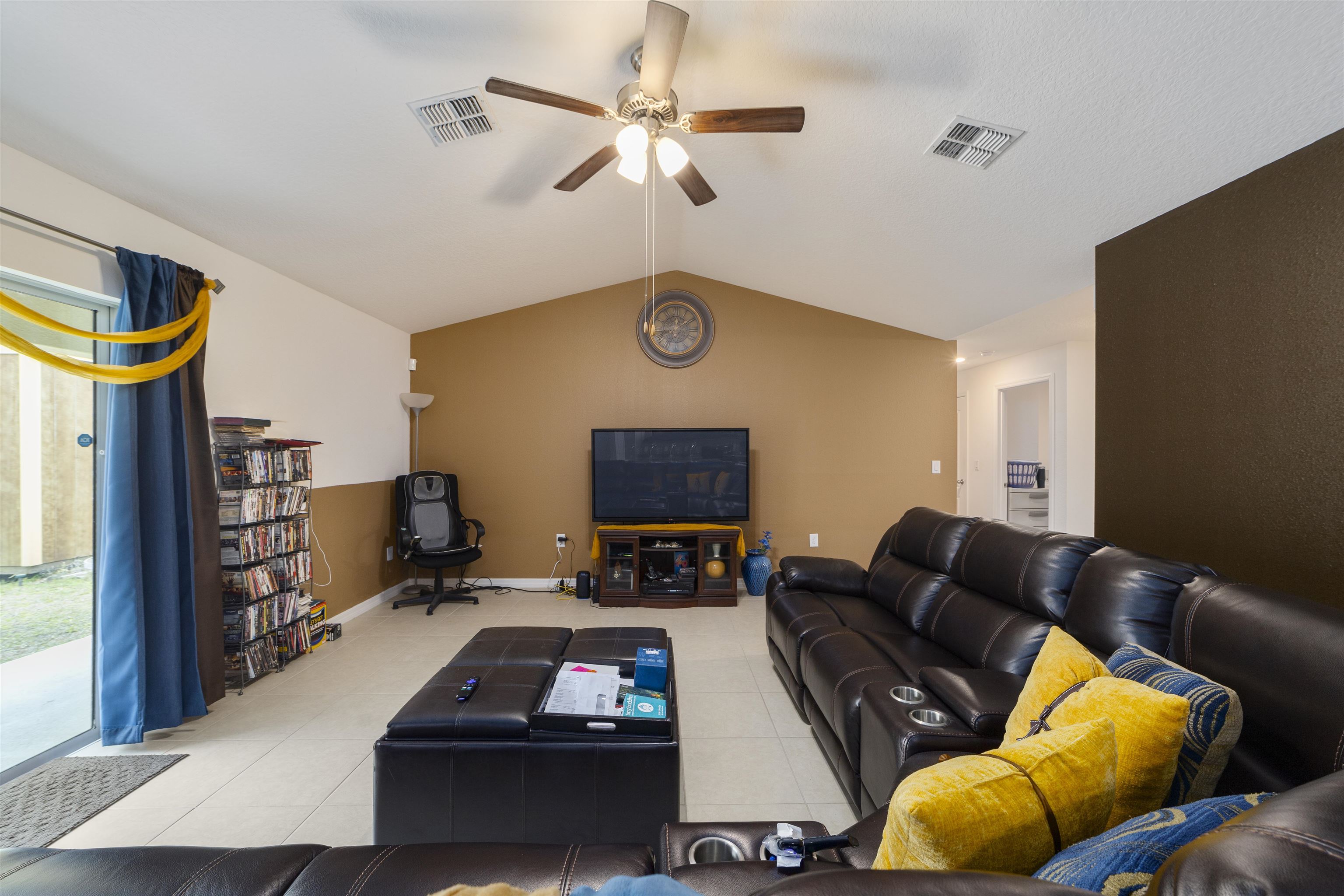 Image 14 of 51 For 50 Ullian Trl