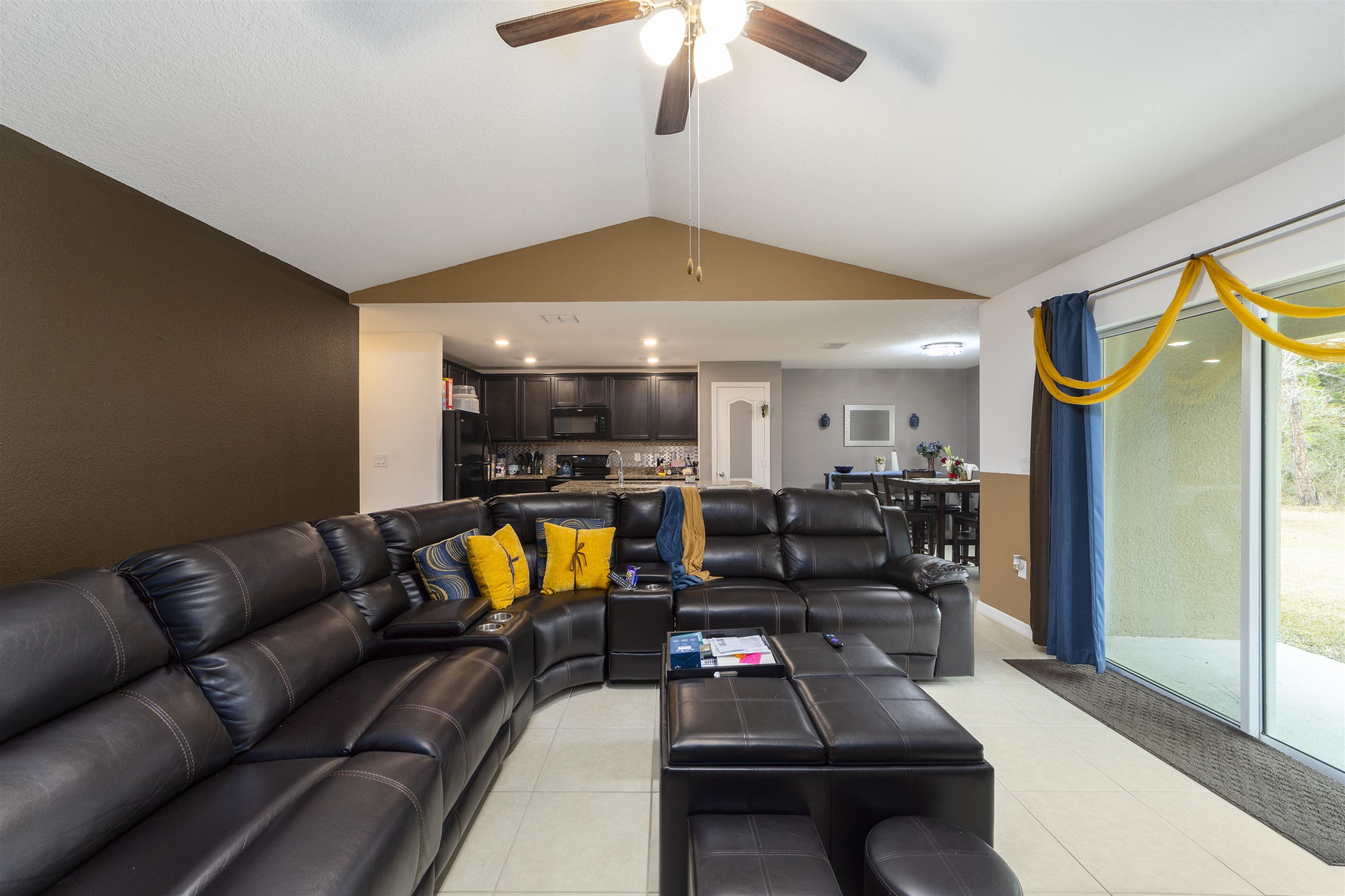 Image 16 of 51 For 50 Ullian Trl