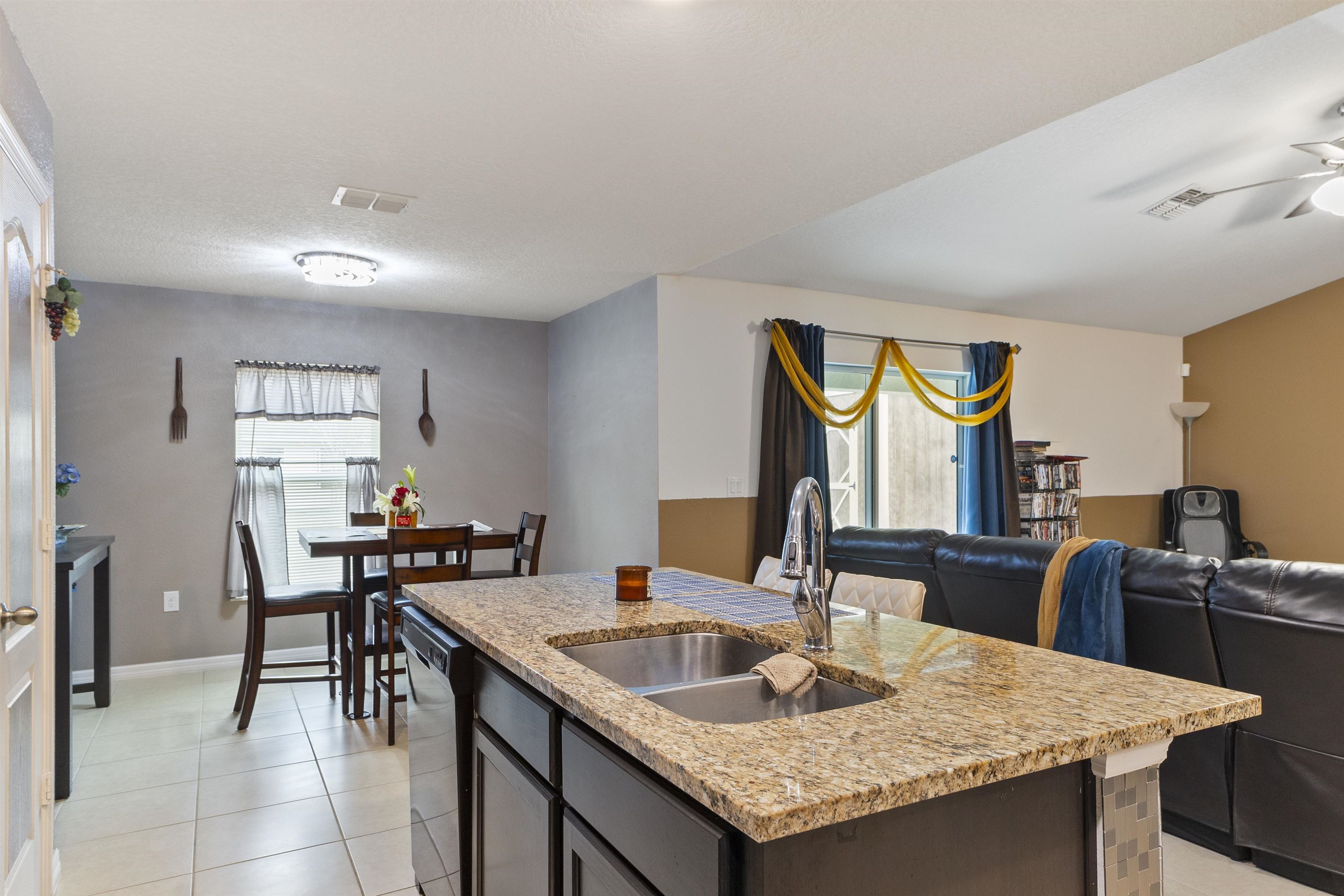 Image 24 of 51 For 50 Ullian Trl