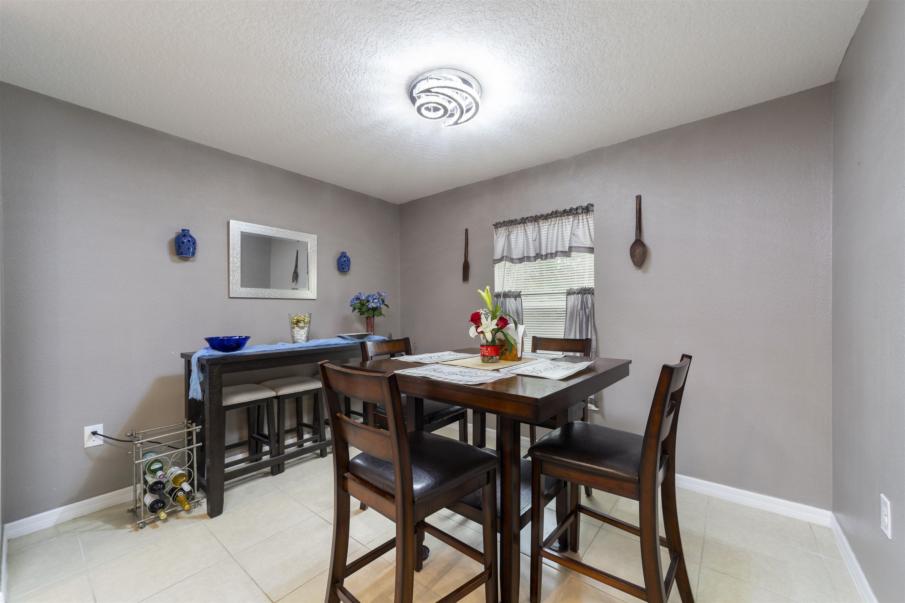 Image 26 of 51 For 50 Ullian Trl