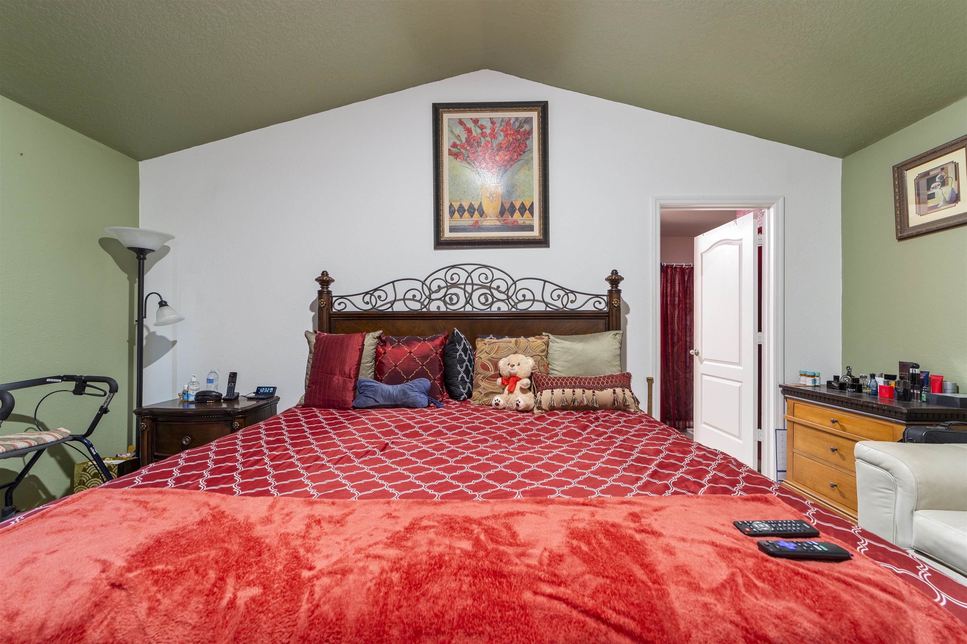 Image 29 of 51 For 50 Ullian Trl