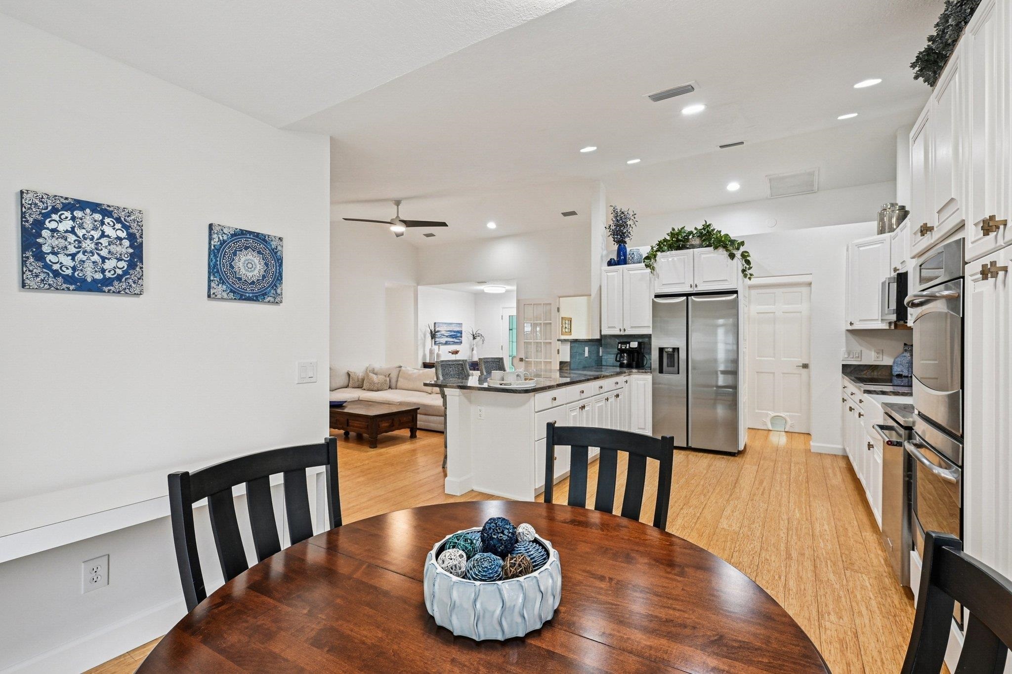 Image 12 of 68 For 6364 Putnam St