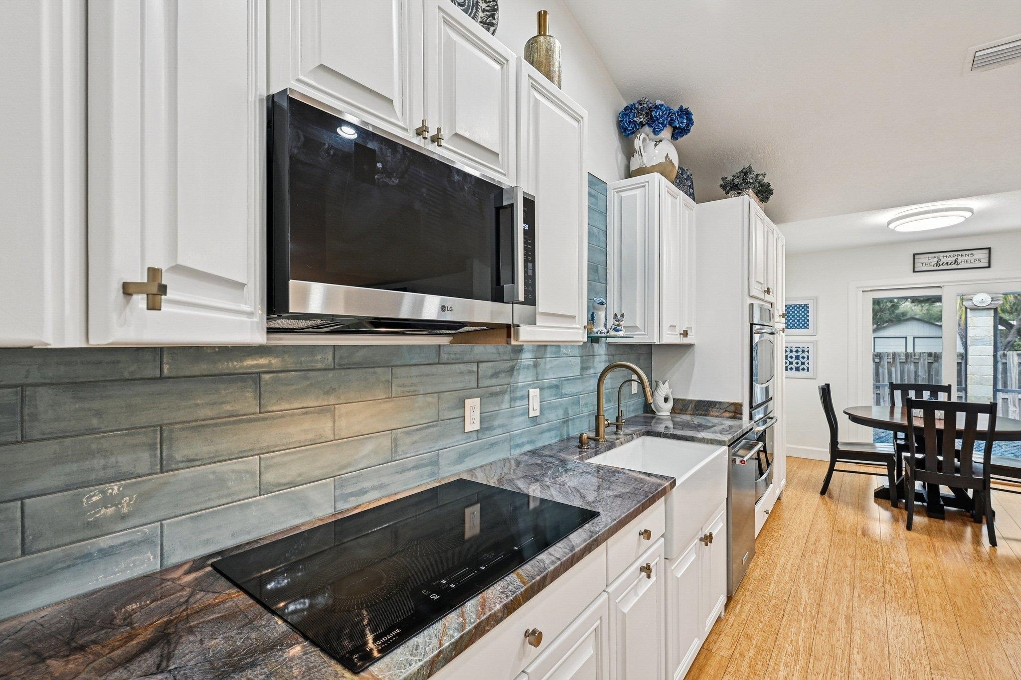 Image 14 of 68 For 6364 Putnam St