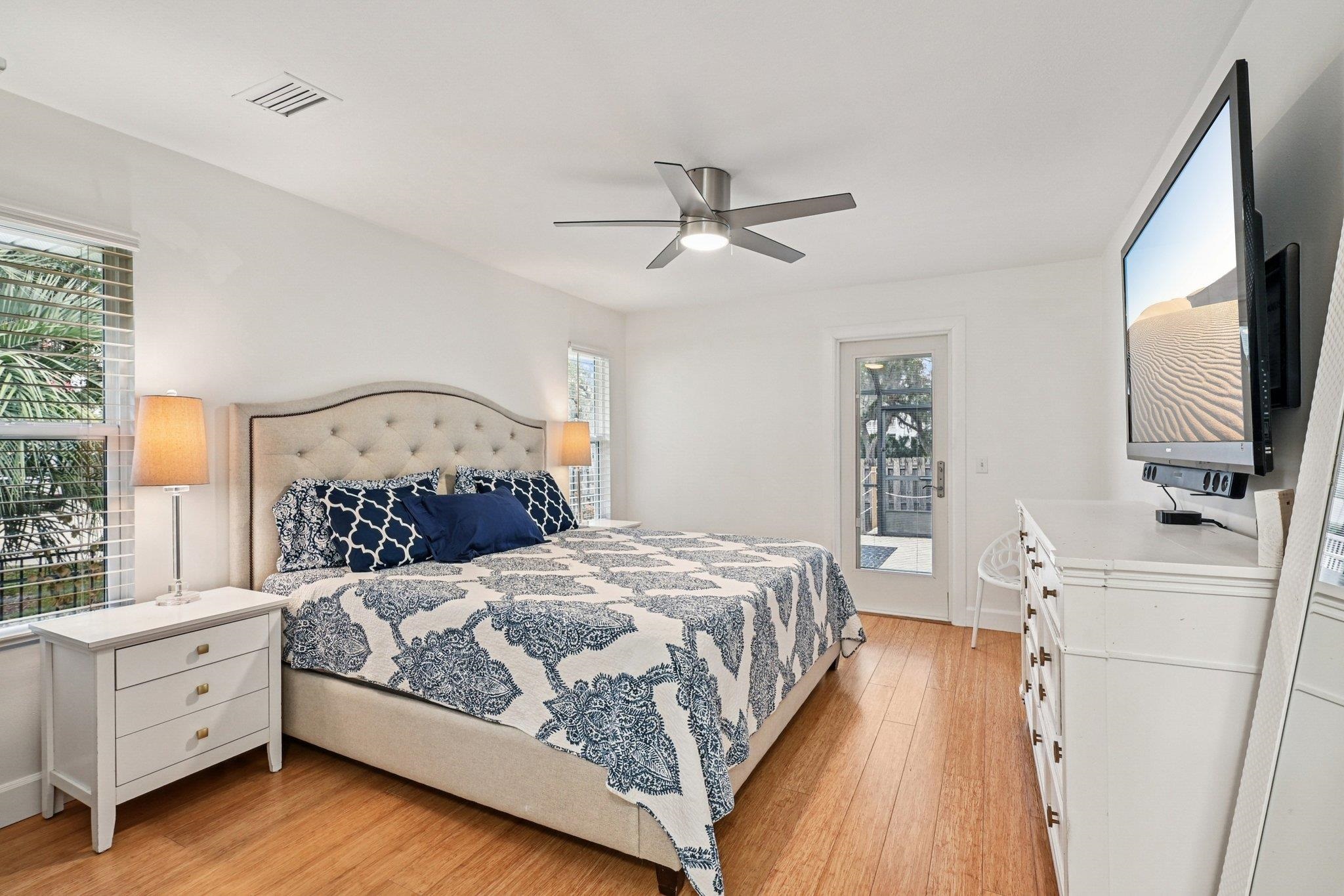 Image 21 of 68 For 6364 Putnam St