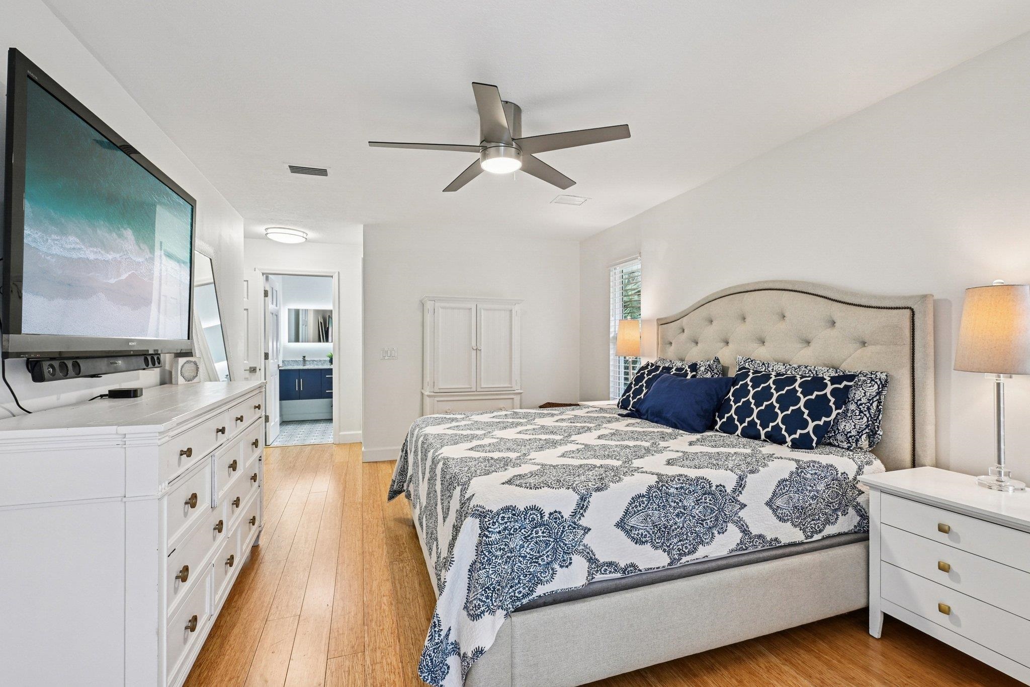 Image 22 of 68 For 6364 Putnam St