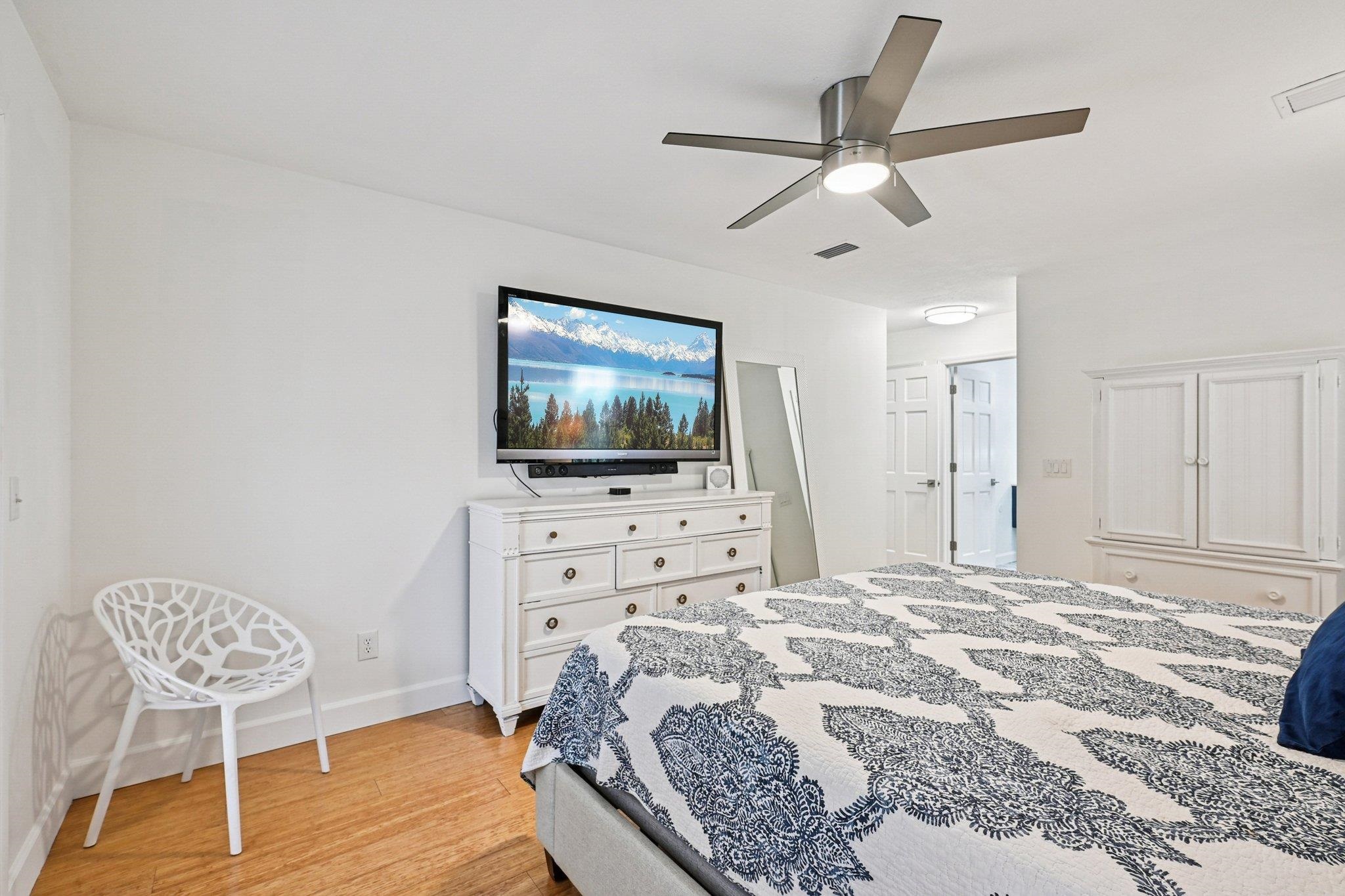 Image 23 of 68 For 6364 Putnam St