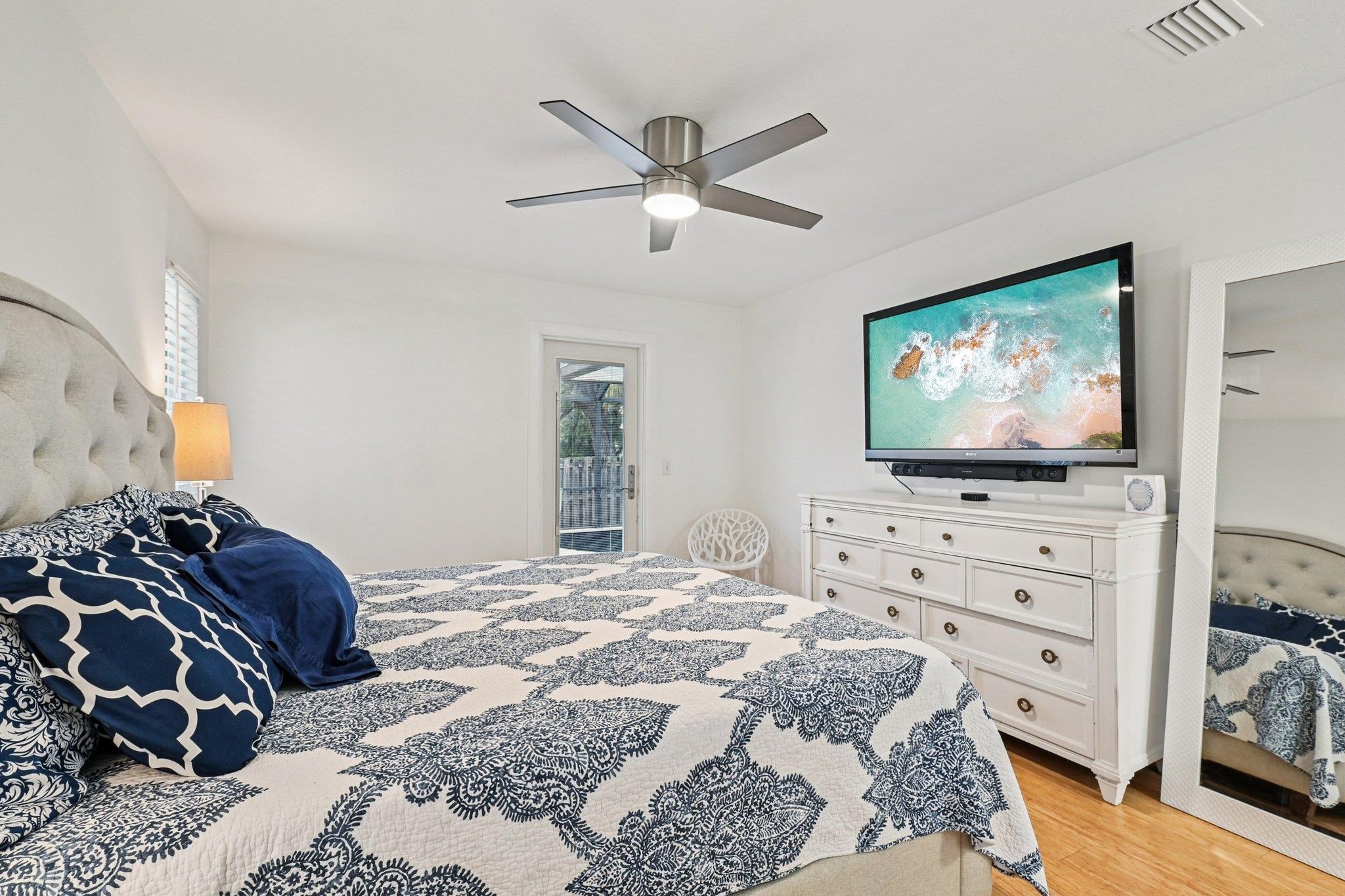 Image 24 of 68 For 6364 Putnam St