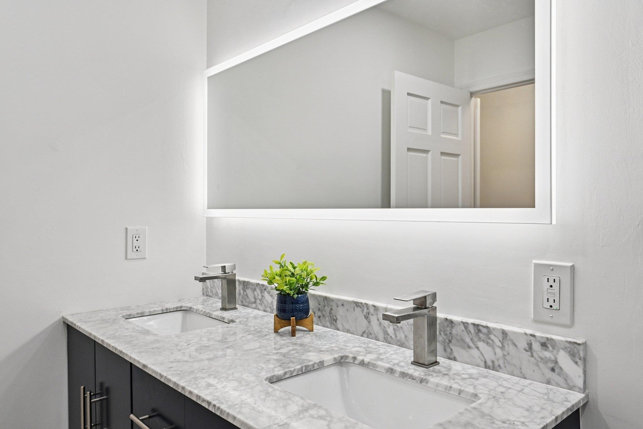 Image 27 of 68 For 6364 Putnam St