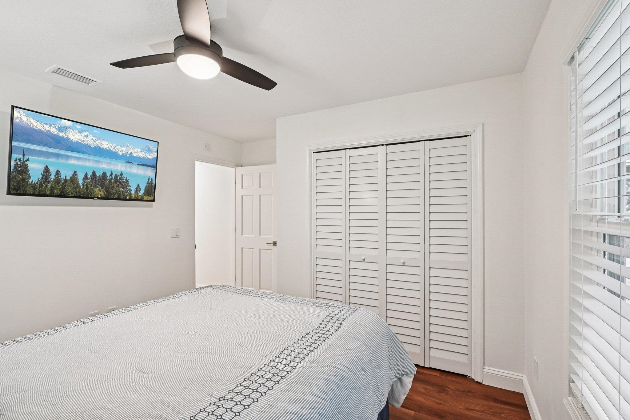 Image 29 of 68 For 6364 Putnam St