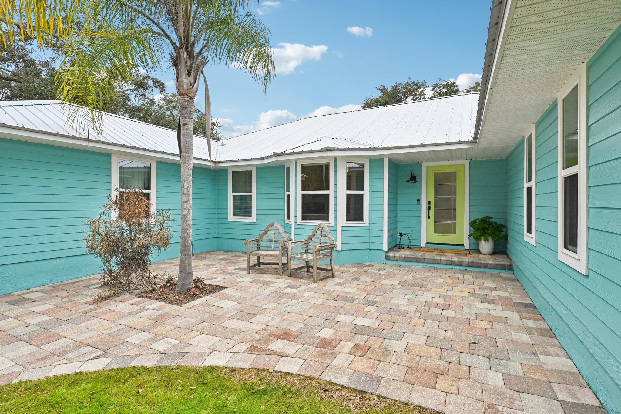 Image 3 of 68 For 6364 Putnam St