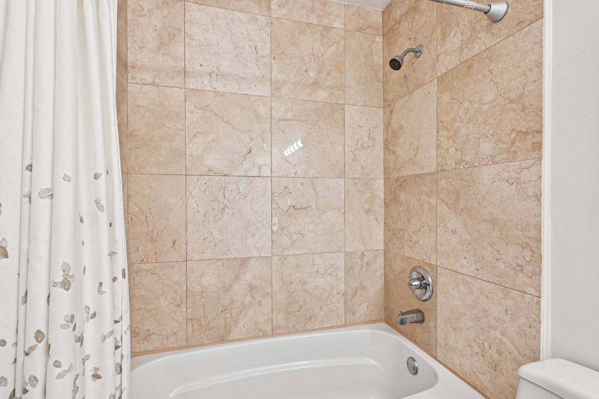 Image 32 of 68 For 6364 Putnam St