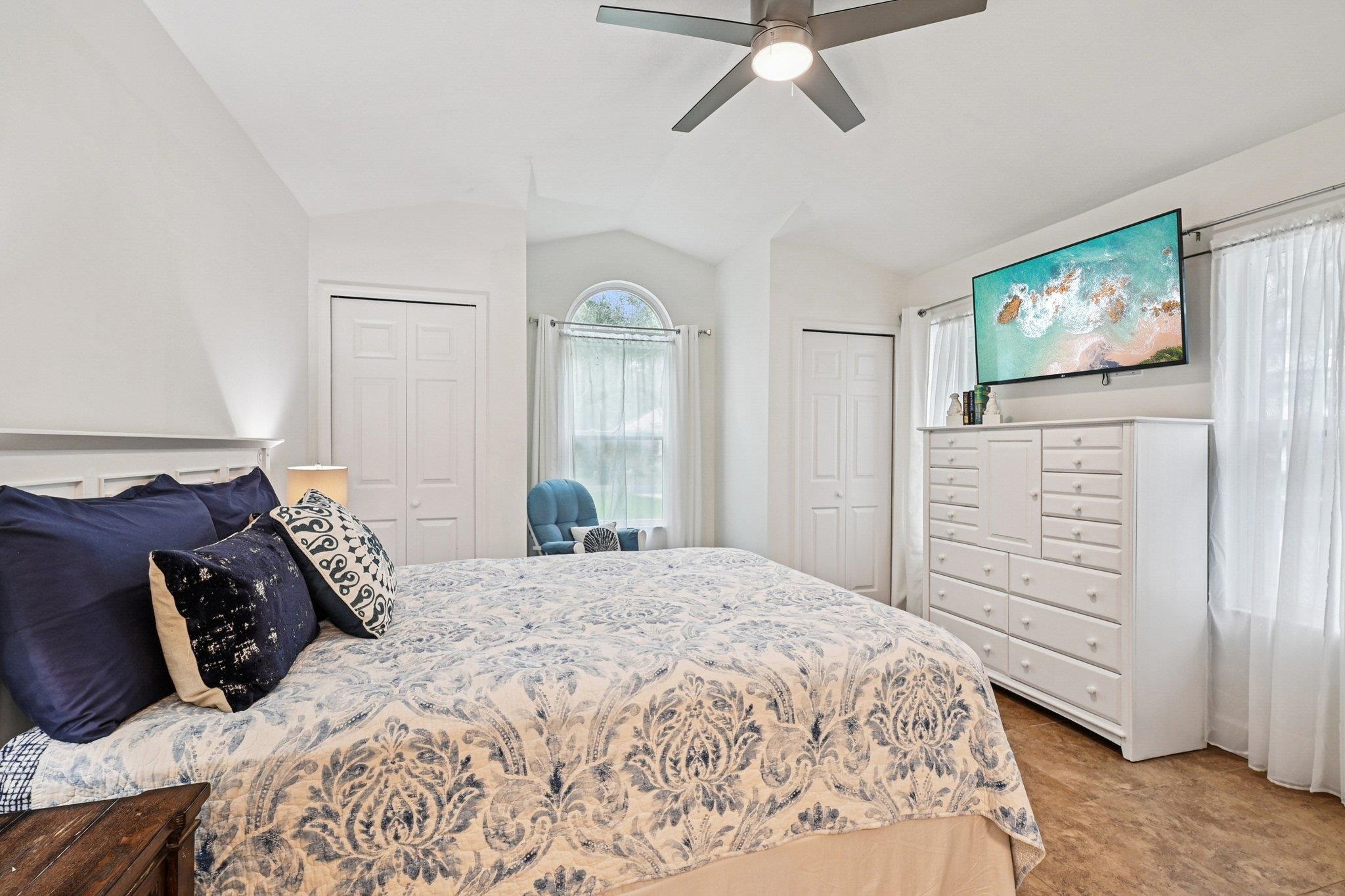 Image 33 of 68 For 6364 Putnam St