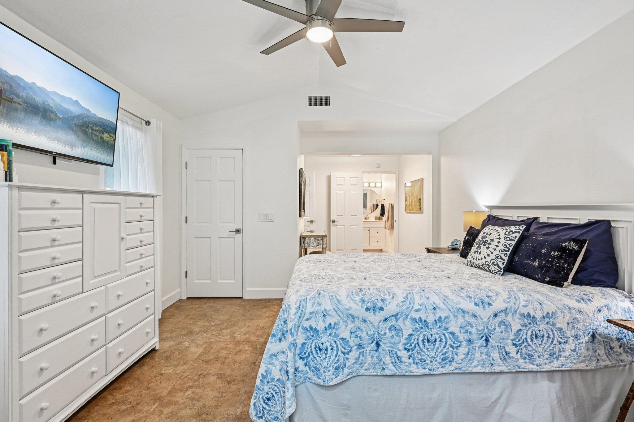 Image 36 of 68 For 6364 Putnam St