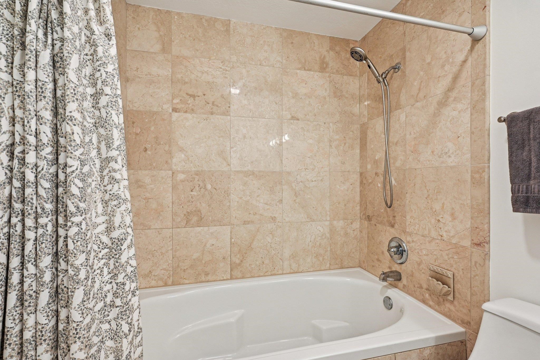 Image 38 of 68 For 6364 Putnam St