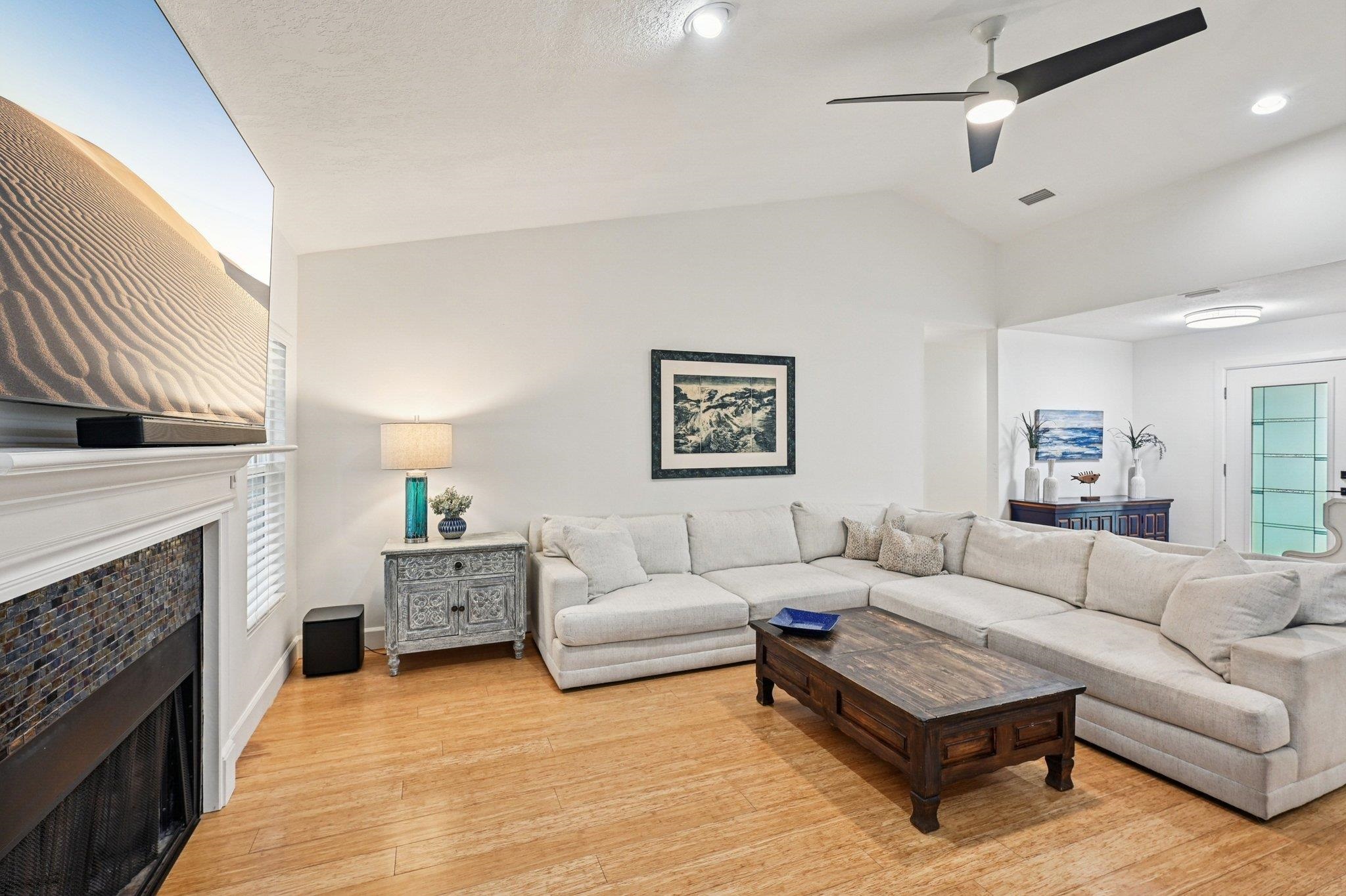 Image 6 of 68 For 6364 Putnam St