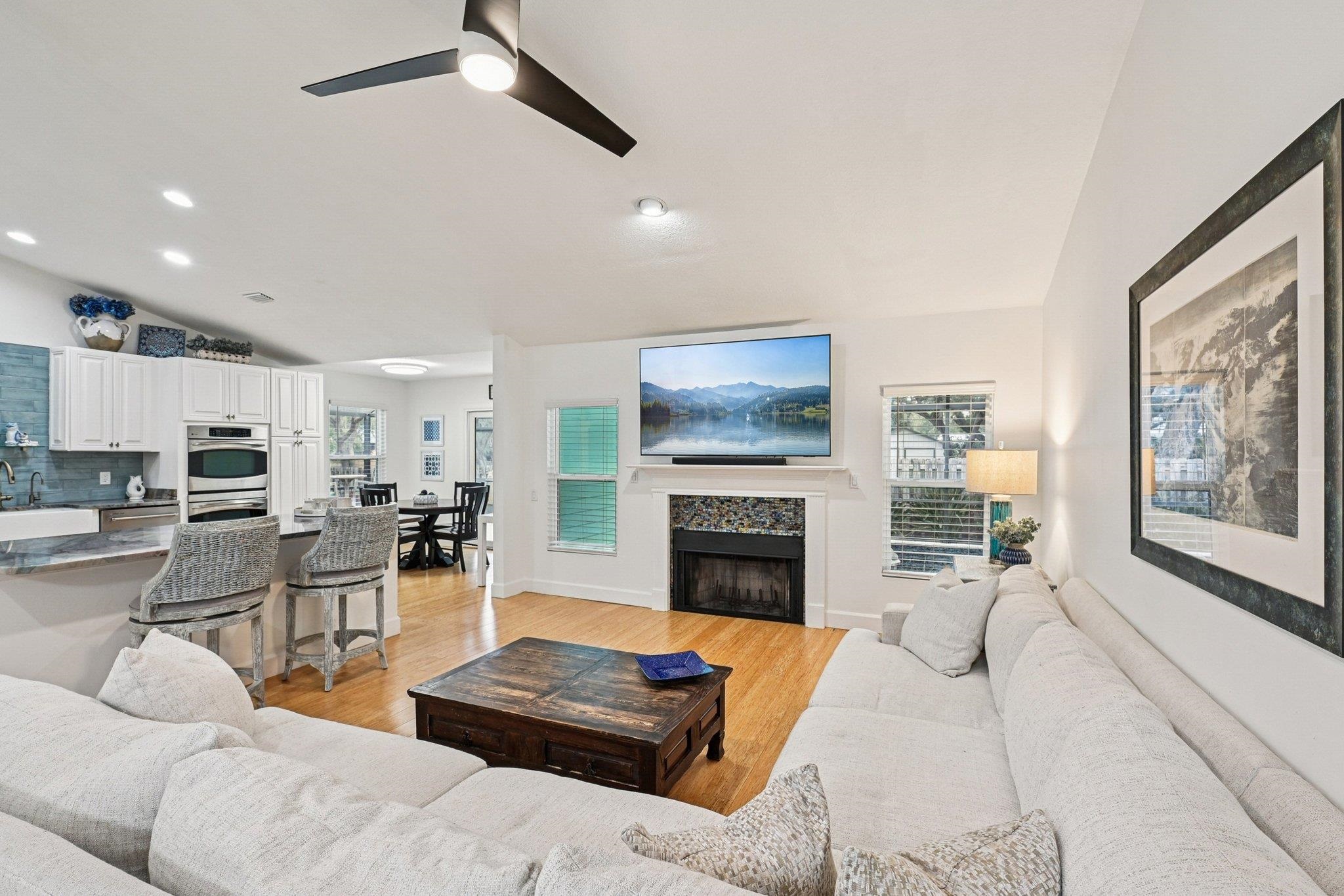 Image 8 of 68 For 6364 Putnam St